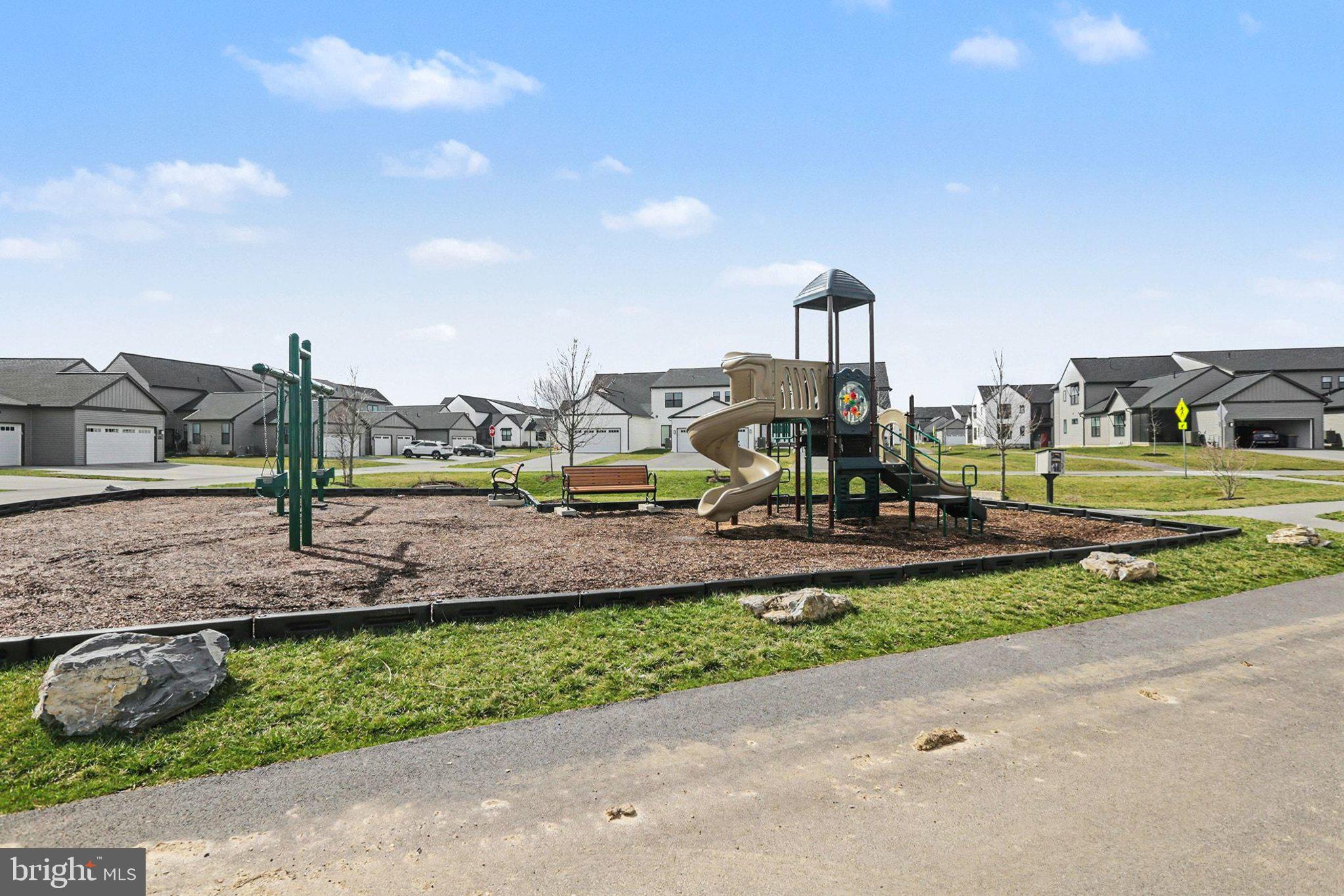 MADISON COURT - Residential