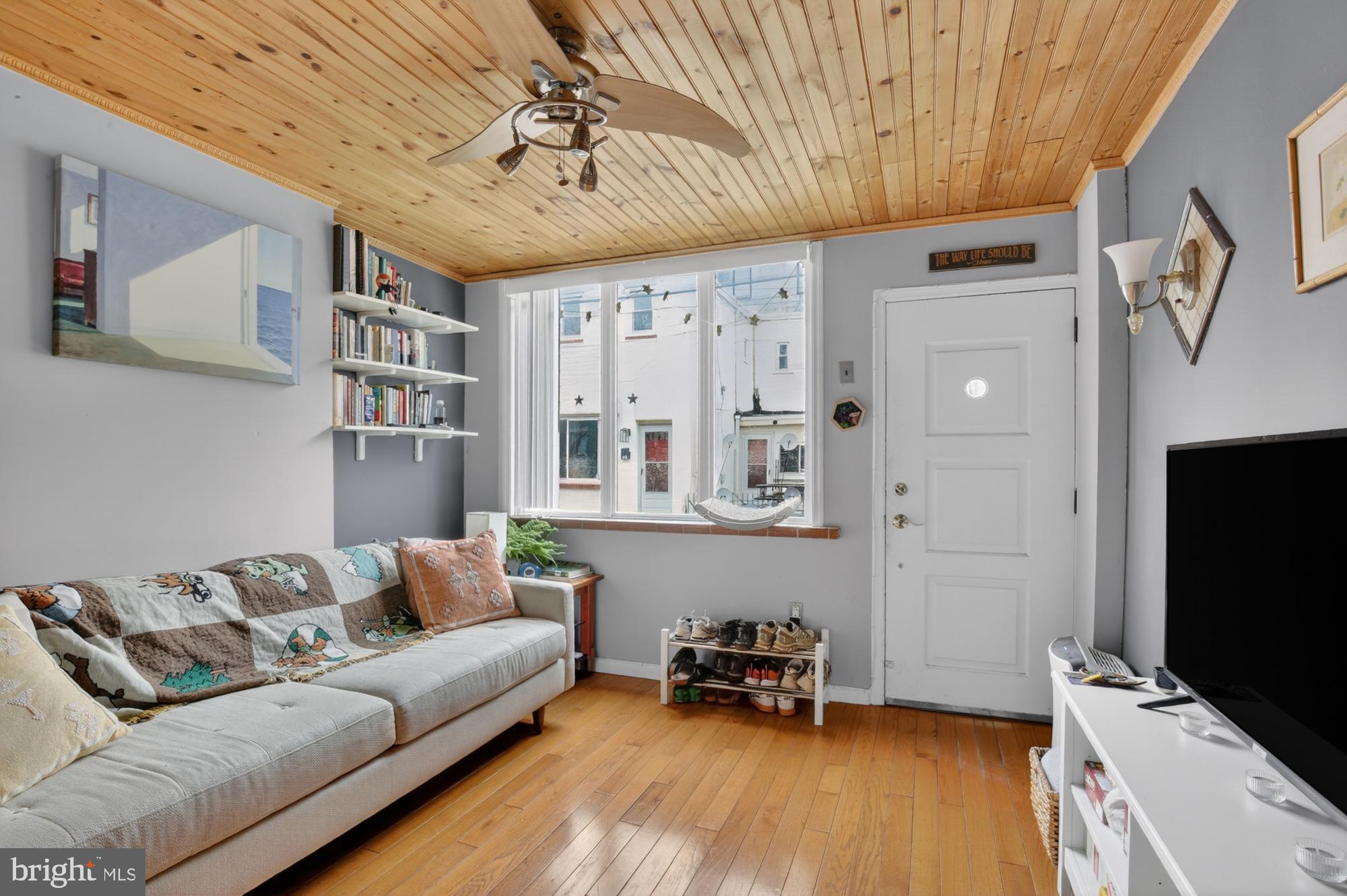 416 E FLORA STREET