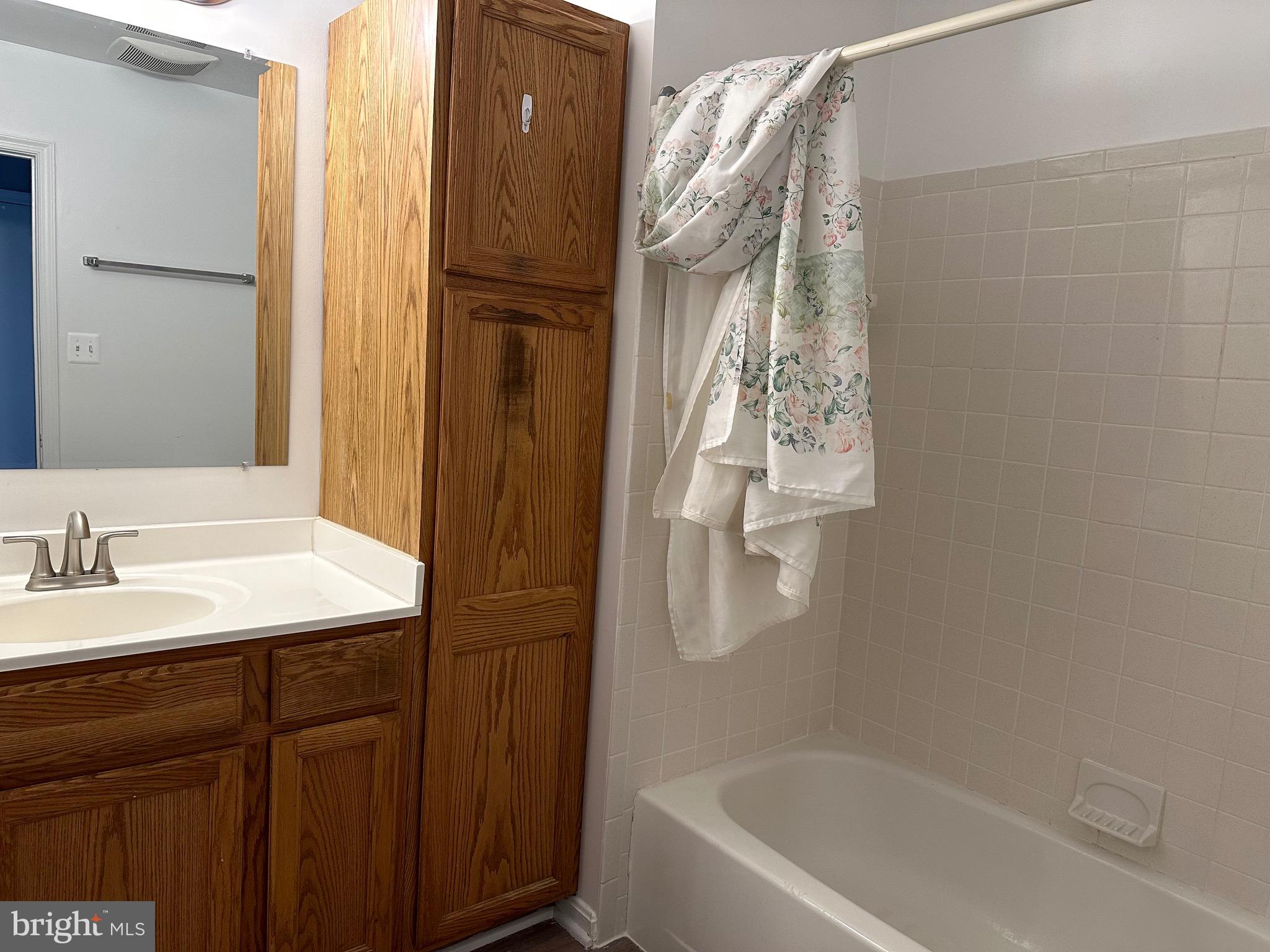 CARRIAGE HILL - Residential Lease