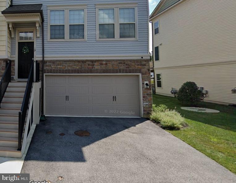 Luxury Consumer inspired Townhome with flexible living space in reputable Great Valley School District in the newly built Linden Hall Community by Pulte builders. Rare opportunity to rent fairly new construction end-unit luxury town home in a highly desirable location close to shopping malls (15 mins to KOP mall and 5 mins to Exton Mall), good restaurants, corporate centers, close to trails and parks, easy for commuting on major routes (US202, PA30, I76, US401, US352, US252, US100, etc.) and very close to Septa/Amtrak train stations. Here are a few features of this beautiful townhome: 3 spacious bed rooms, 2.5 bath, 2,343 sq ft, large storage space in the basement with plenty of closets in all floors, 2 car garage, additional 2 car parking, finished walk-out basement with flex space (office/game room/man cave/etc), ultimate owners suite with walk-in closet, energy star windows, upgraded granite counter tops and tiles in kitchen and bathrooms, open and functional layout kitchen with nook bar & recessed lights, upgraded cabinets, pantry, stainless steel appliances with gas range, exterior vent on kitchen range hood, conveniently placed energy star washer and dryer on bedroom floor, high efficiency HVAC with programmable thermostat, cable/phone/data wiring ready on every floor, and many more. Available to move-in April.
Small pets are allowed on a case by case basis; HOA fees will be paid by the landlord; no smoking permitted on the premisis; additional parking on the driveway; multiple year lease is accepted;