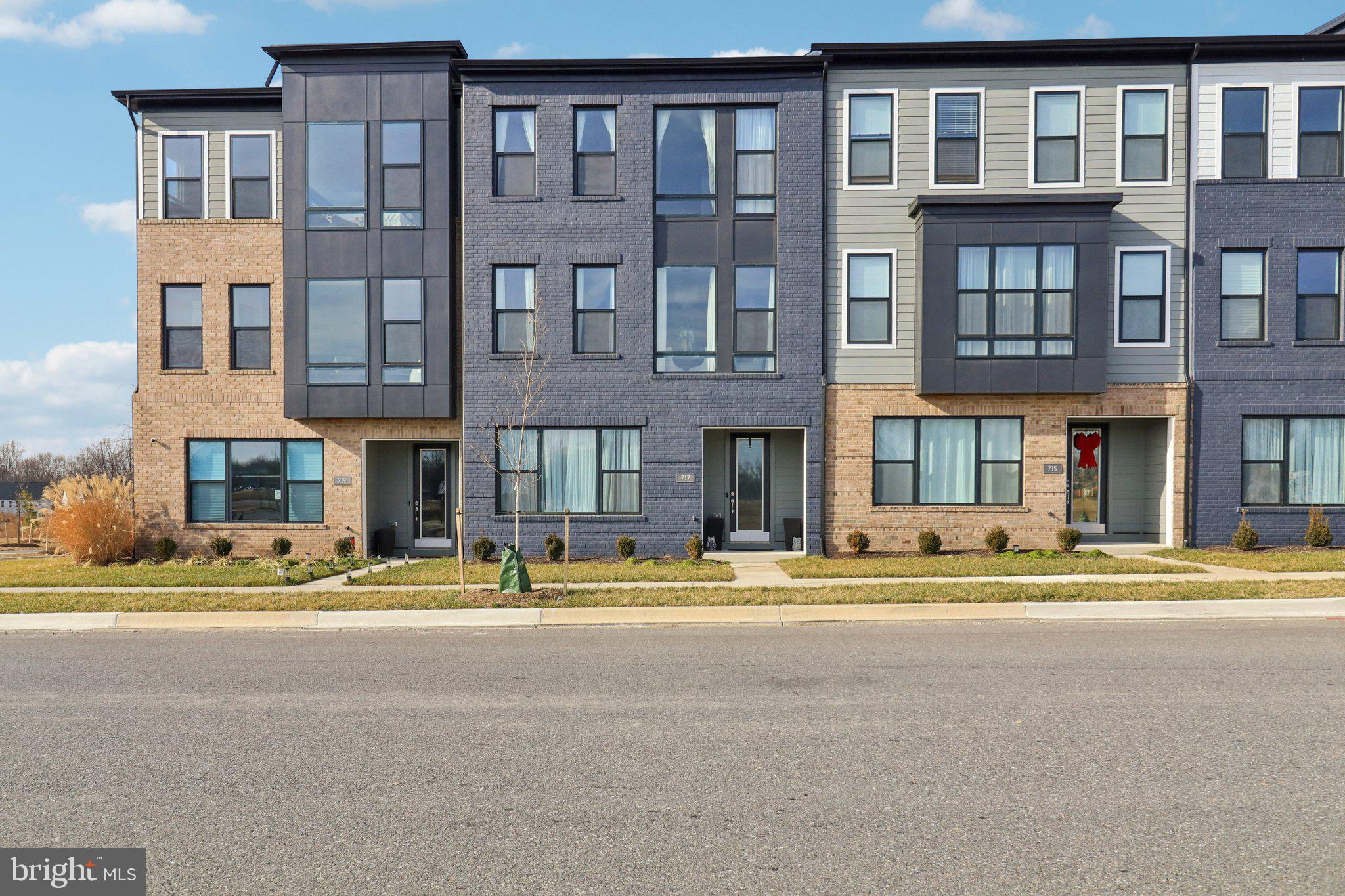 SOUTH LAKE - Residential