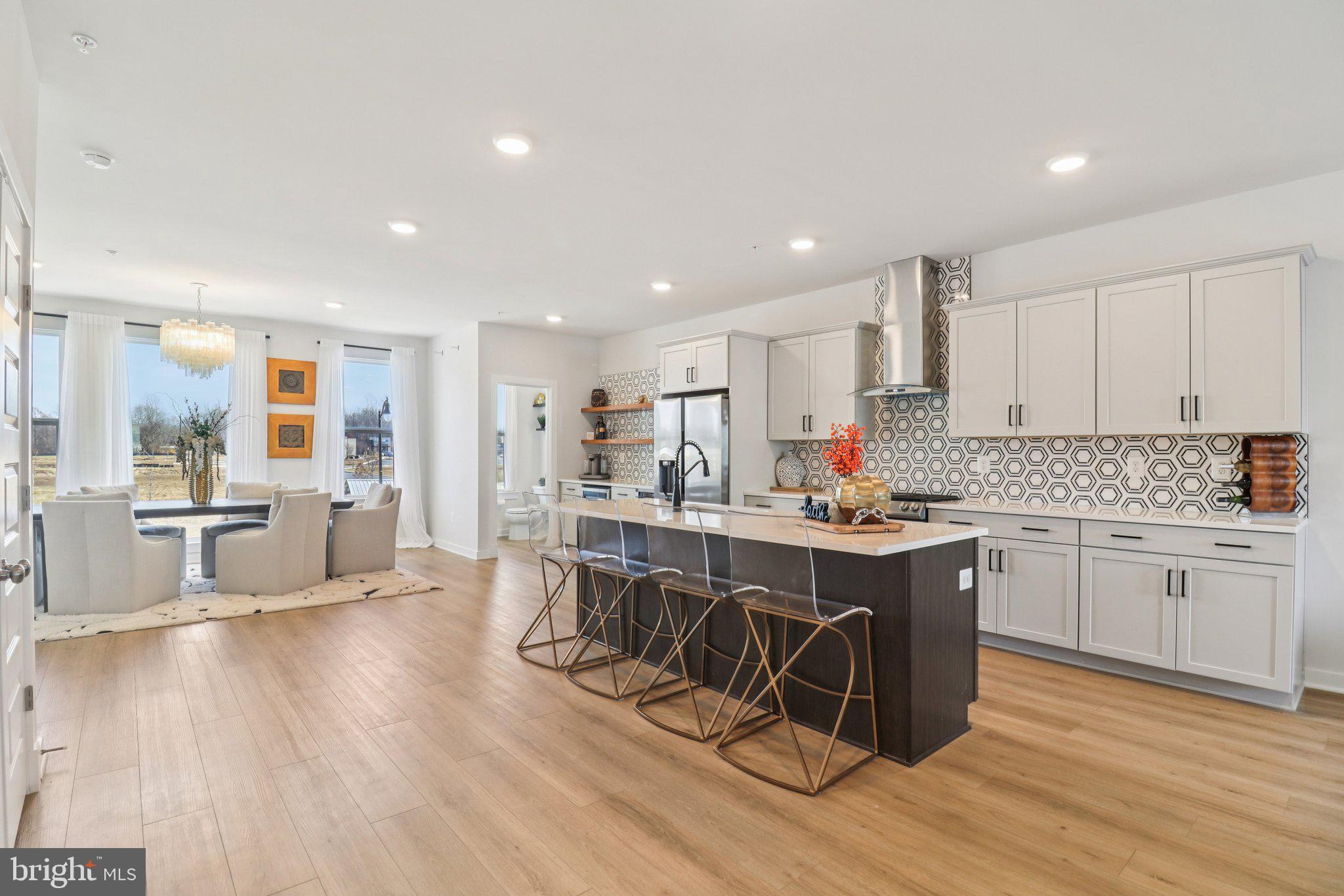 SOUTH LAKE - Residential