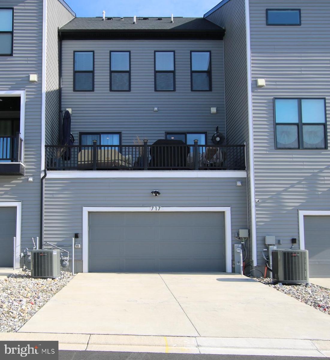 SOUTH LAKE - Residential