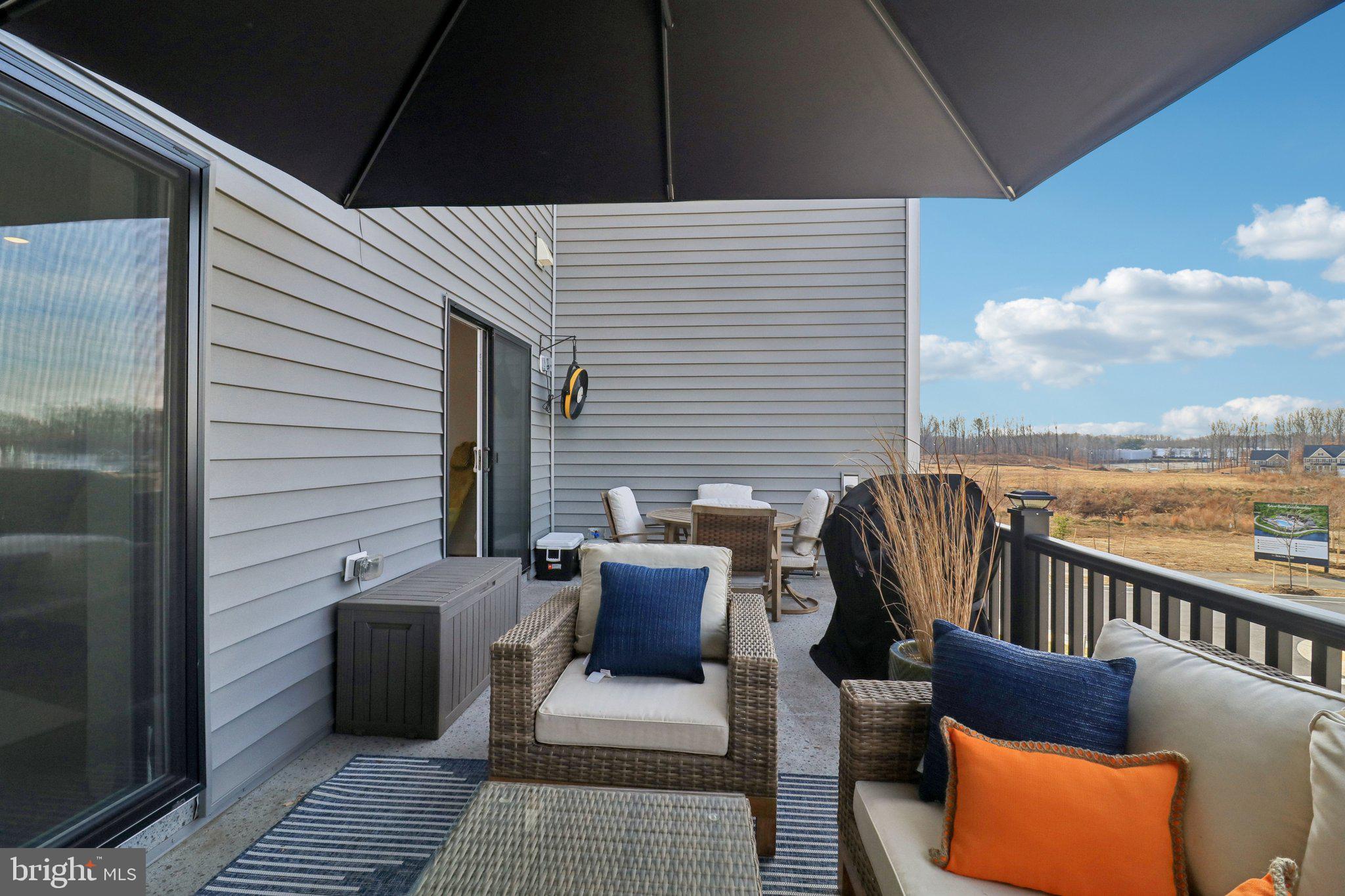 SOUTH LAKE - Residential