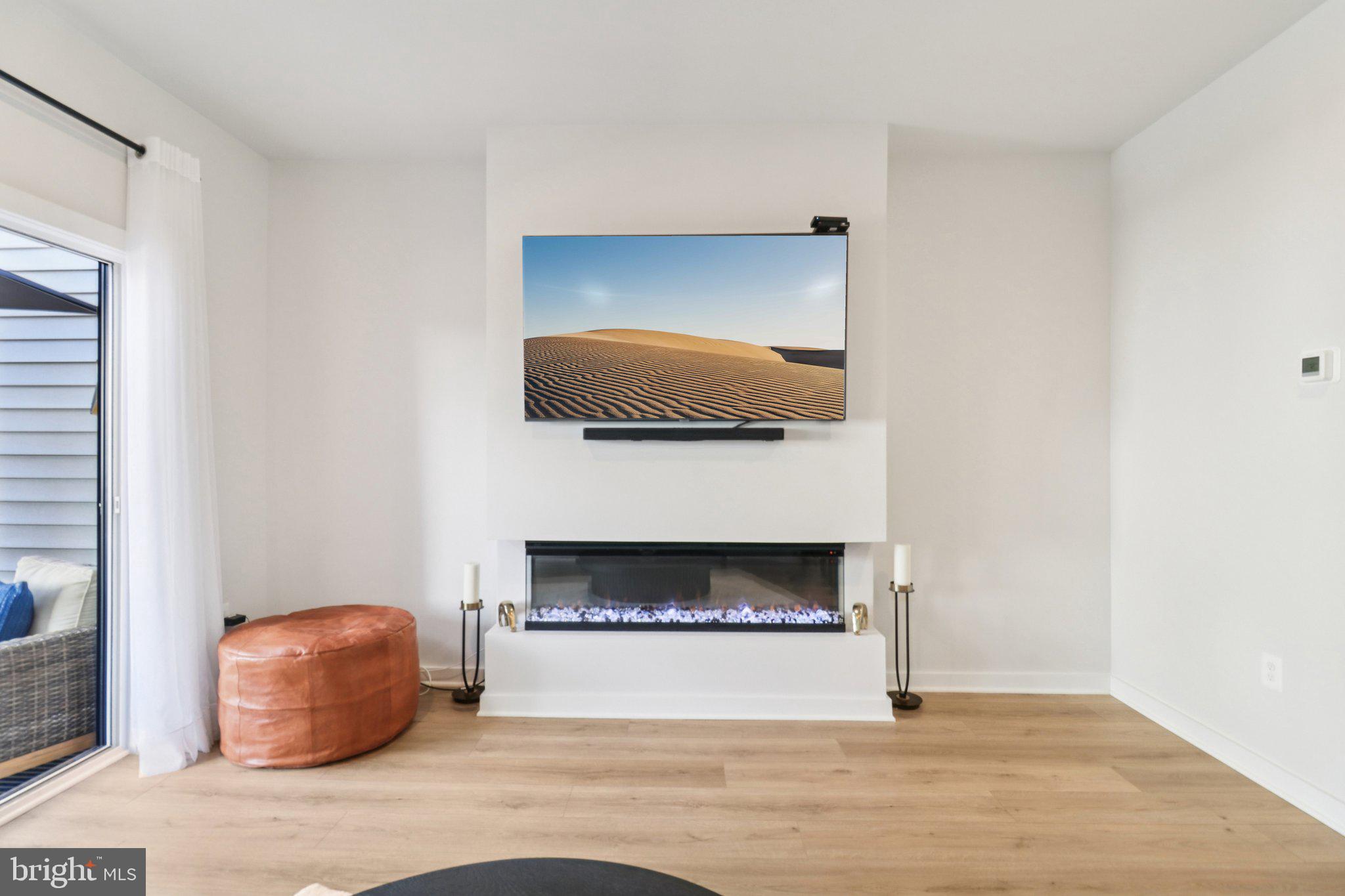 SOUTH LAKE - Residential