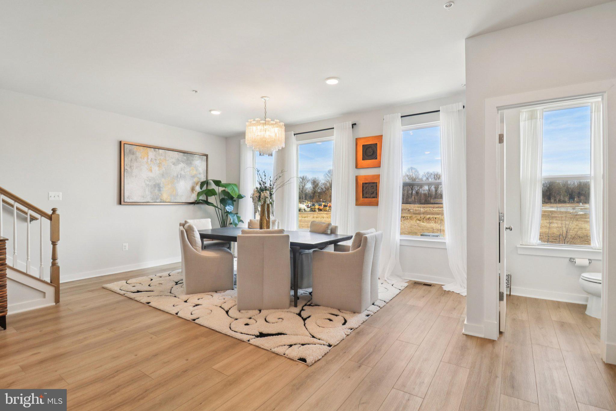 SOUTH LAKE - Residential