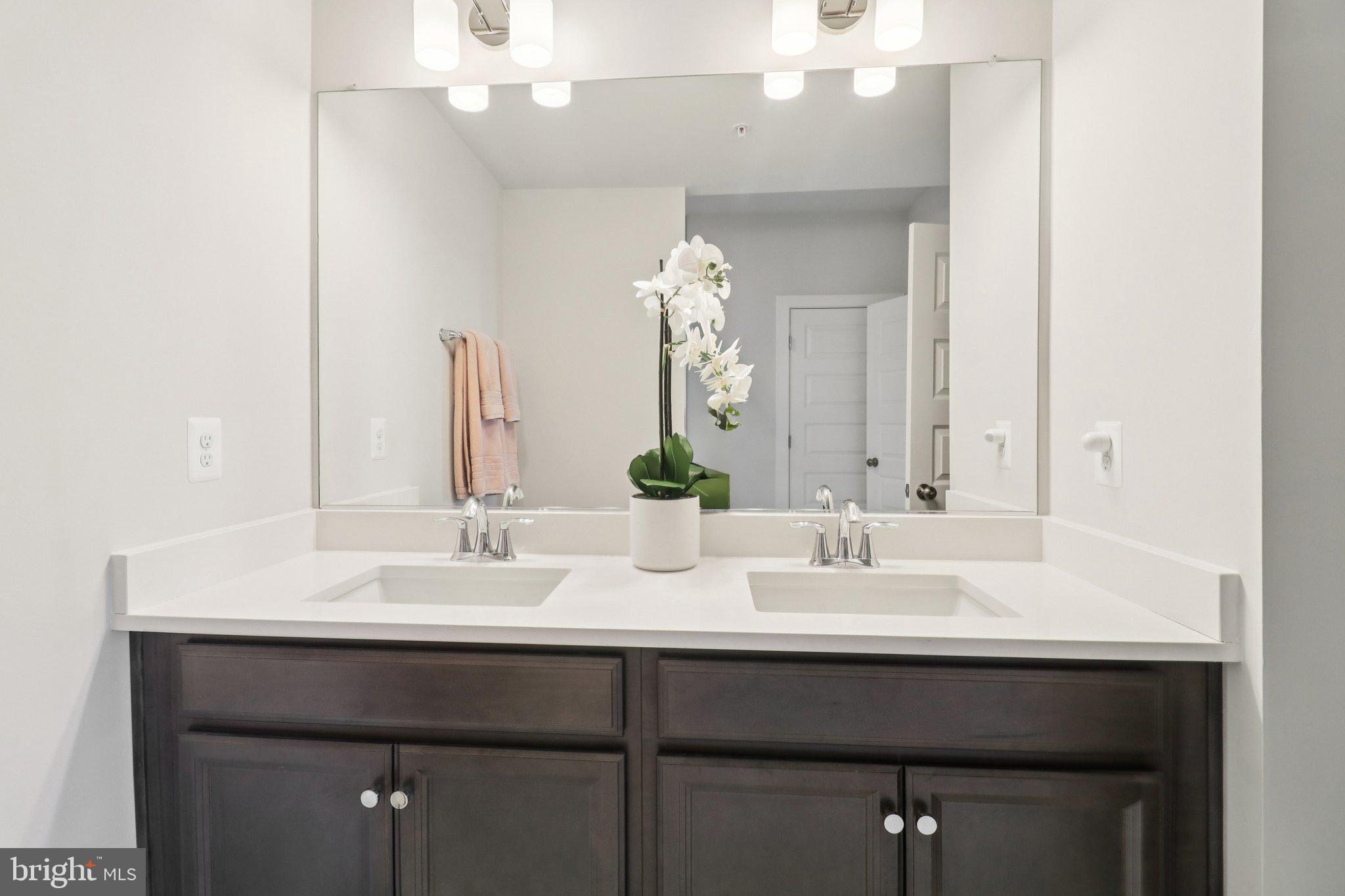 SOUTH LAKE - Residential