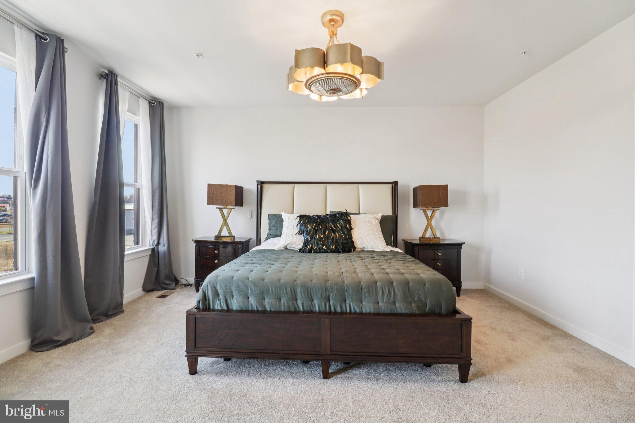 SOUTH LAKE - Residential