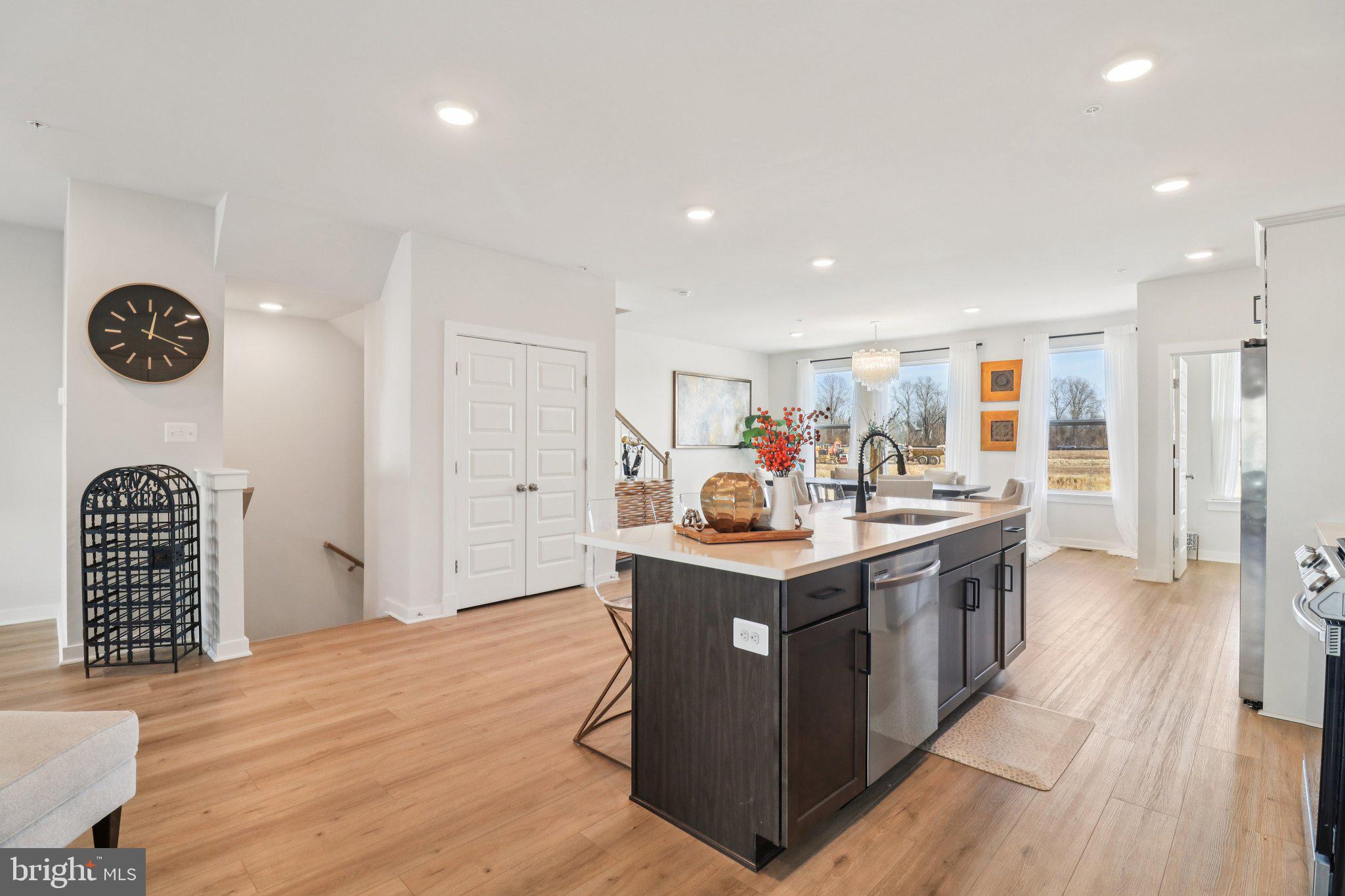 SOUTH LAKE - Residential