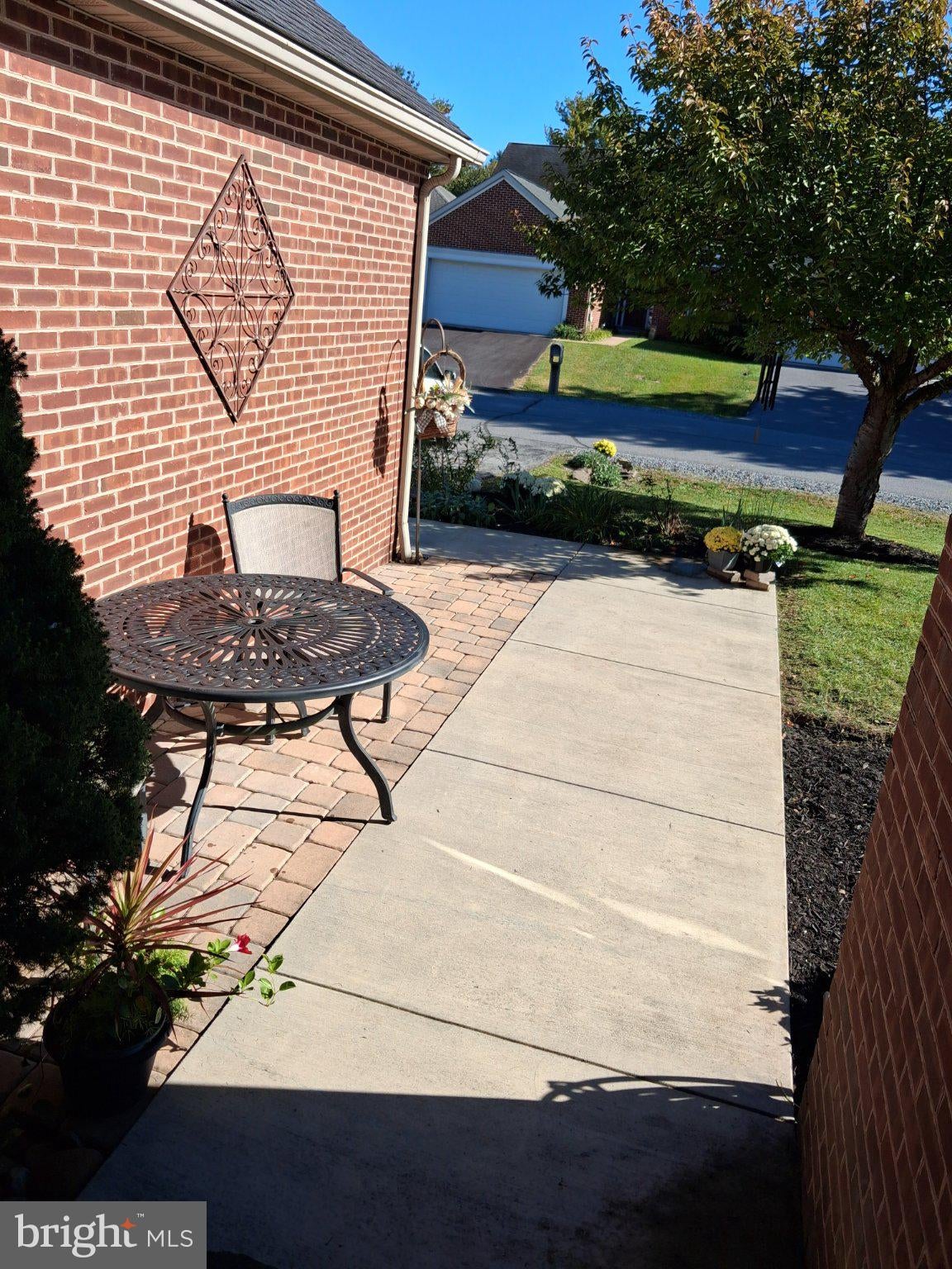 39 AUGUSTA LANE