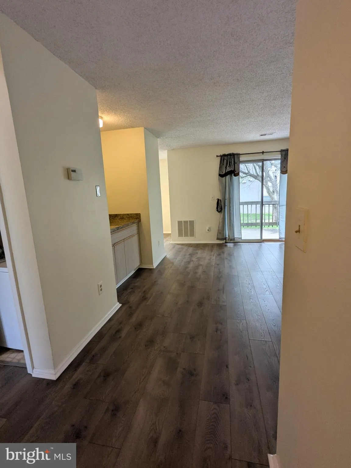 Monmouth Junction, New Jersey 08852, United States, 1 Bedroom Bedrooms, ,1 BathroomBathrooms,Residential,Active,112771