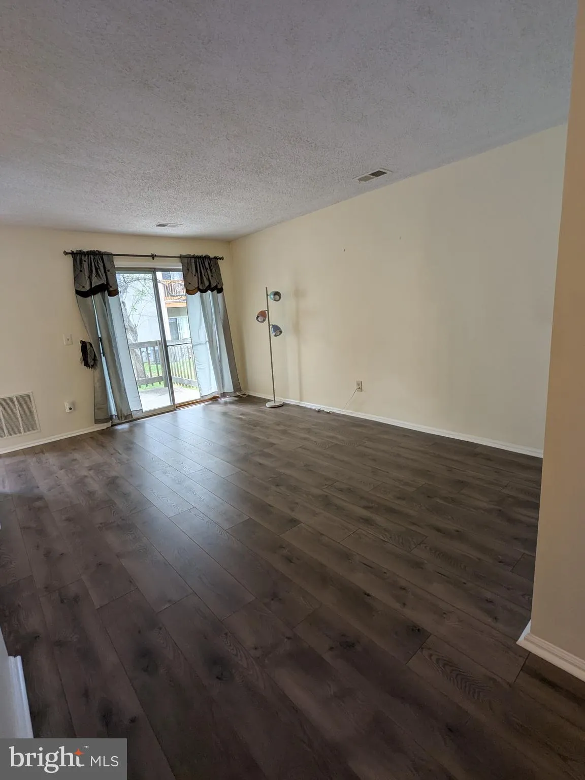 Monmouth Junction, New Jersey 08852, United States, 1 Bedroom Bedrooms, ,1 BathroomBathrooms,Residential,Active,112771