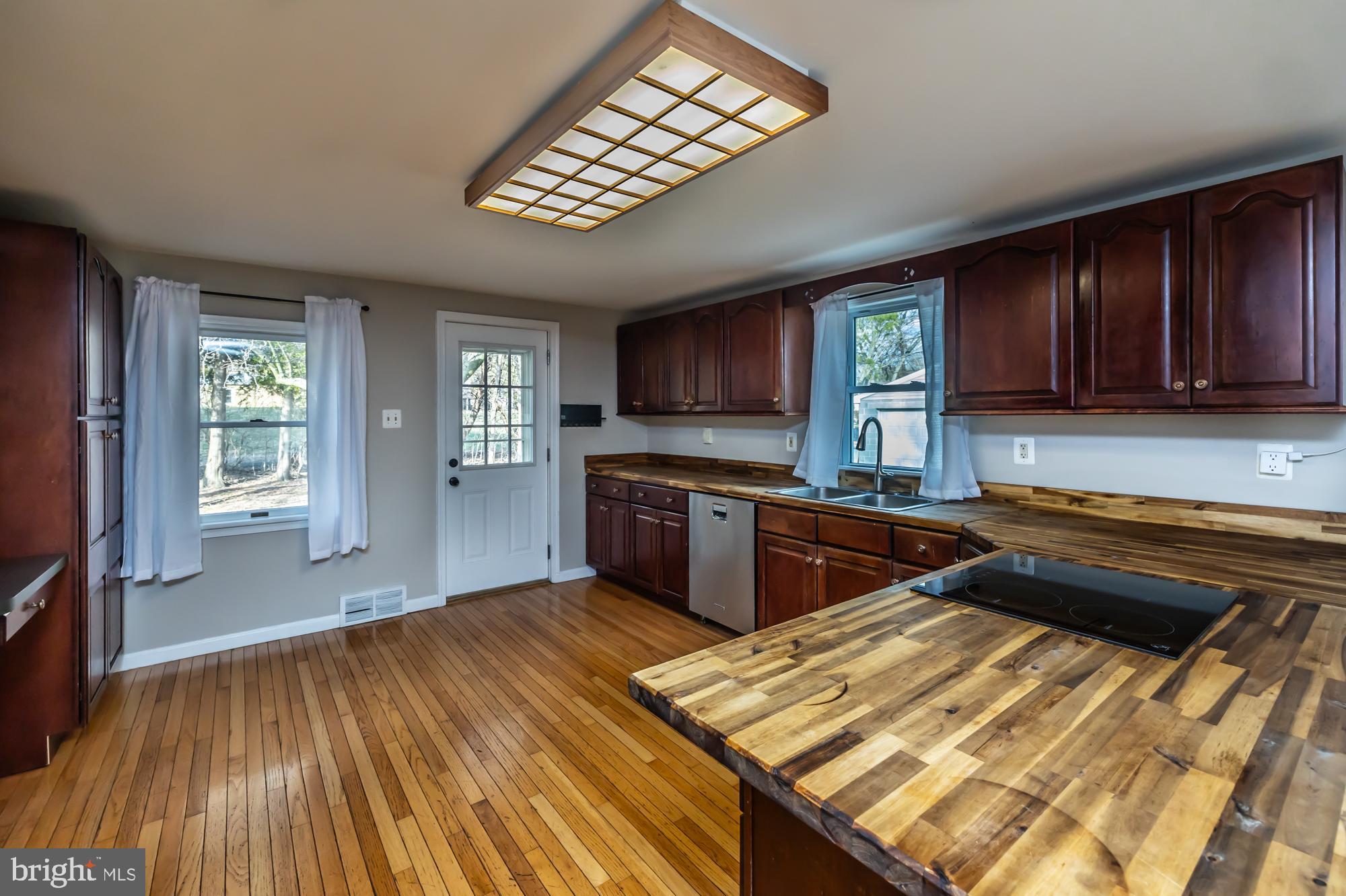 WOODS EDGE - Residential