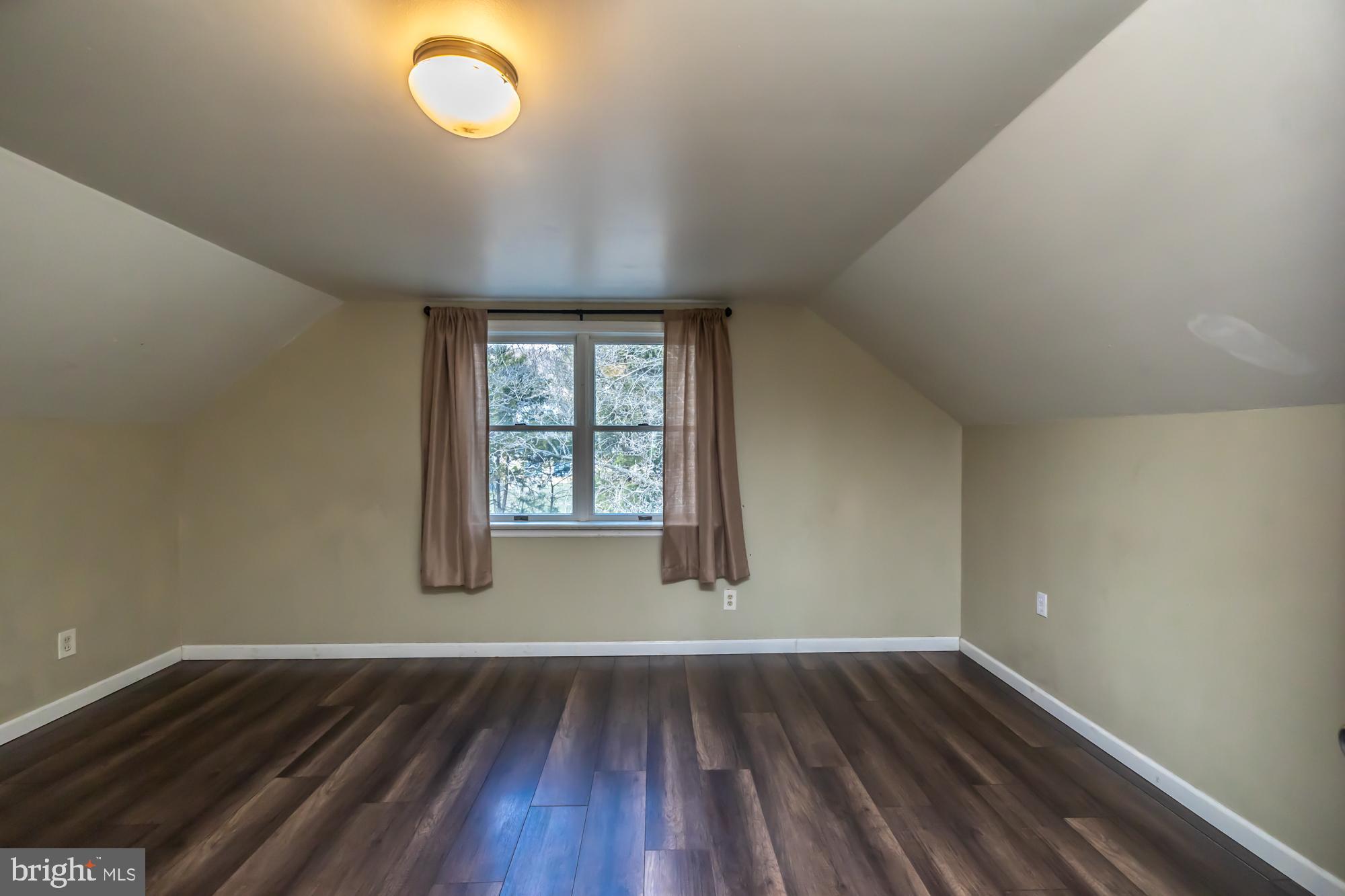 WOODS EDGE - Residential