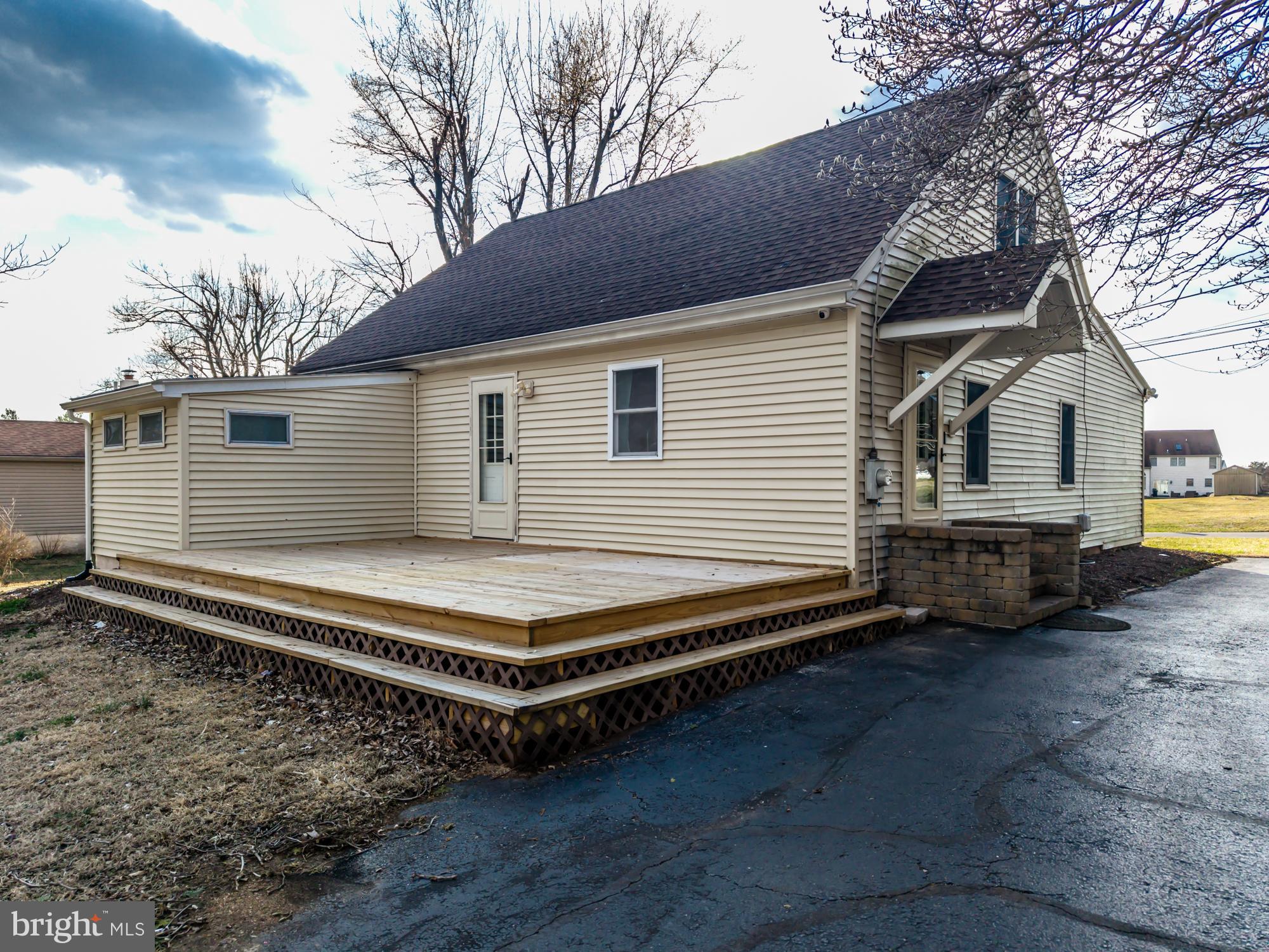 WOODS EDGE - Residential