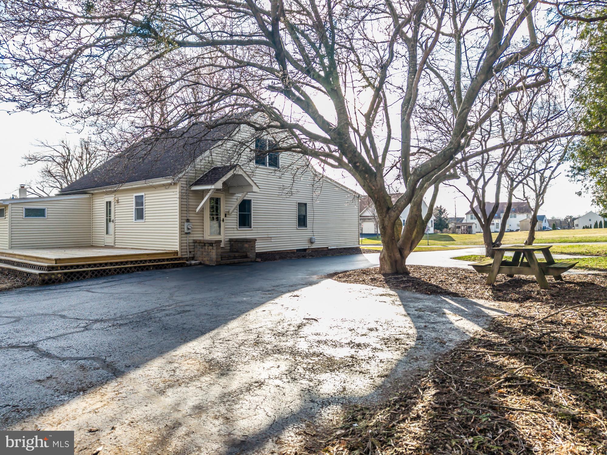 WOODS EDGE - Residential