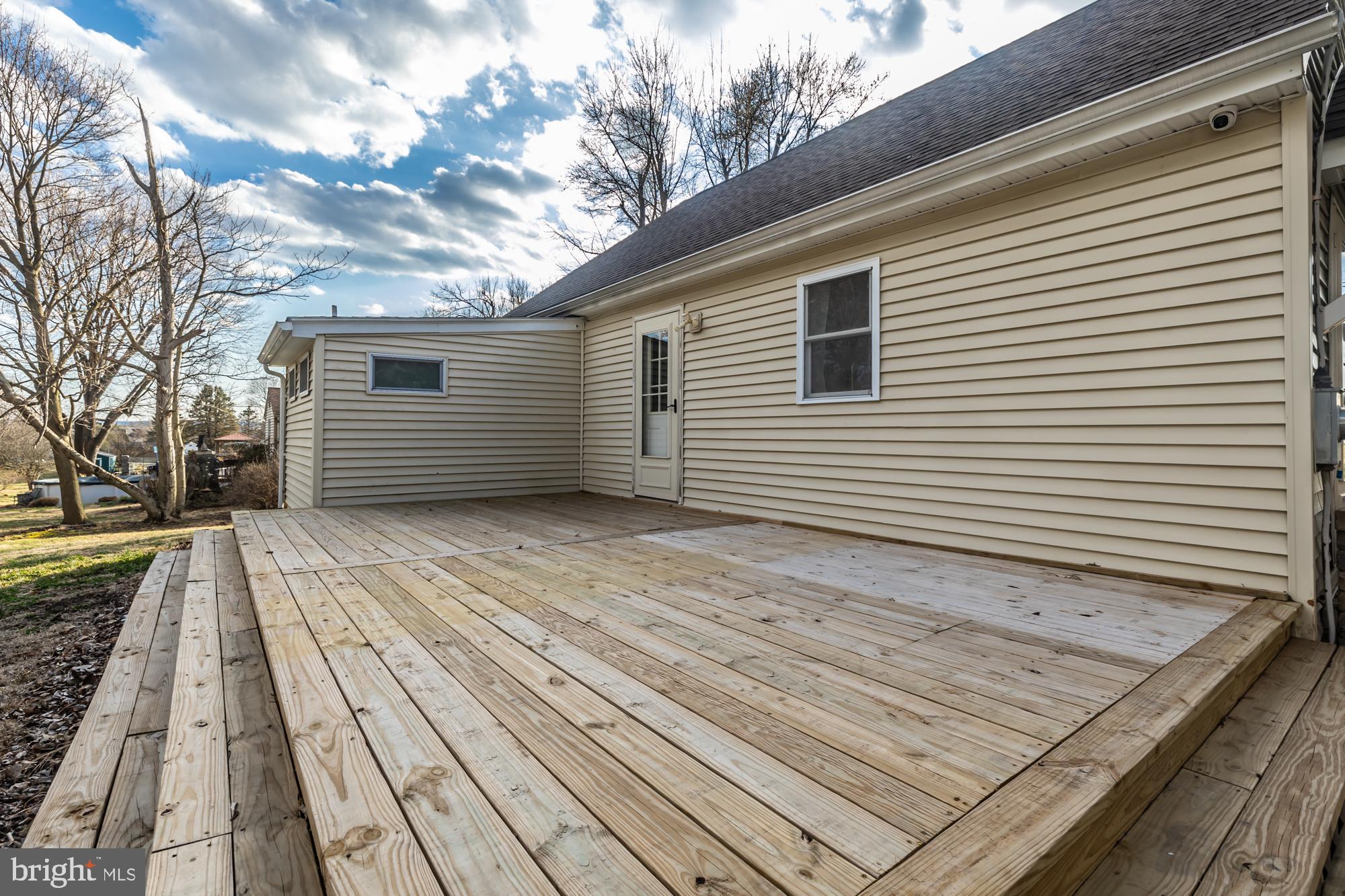 WOODS EDGE - Residential