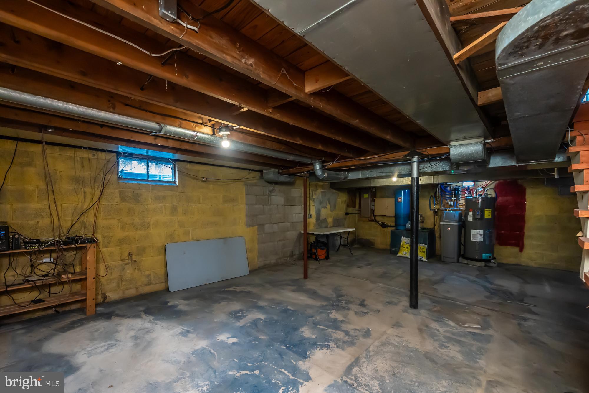 WOODS EDGE - Residential