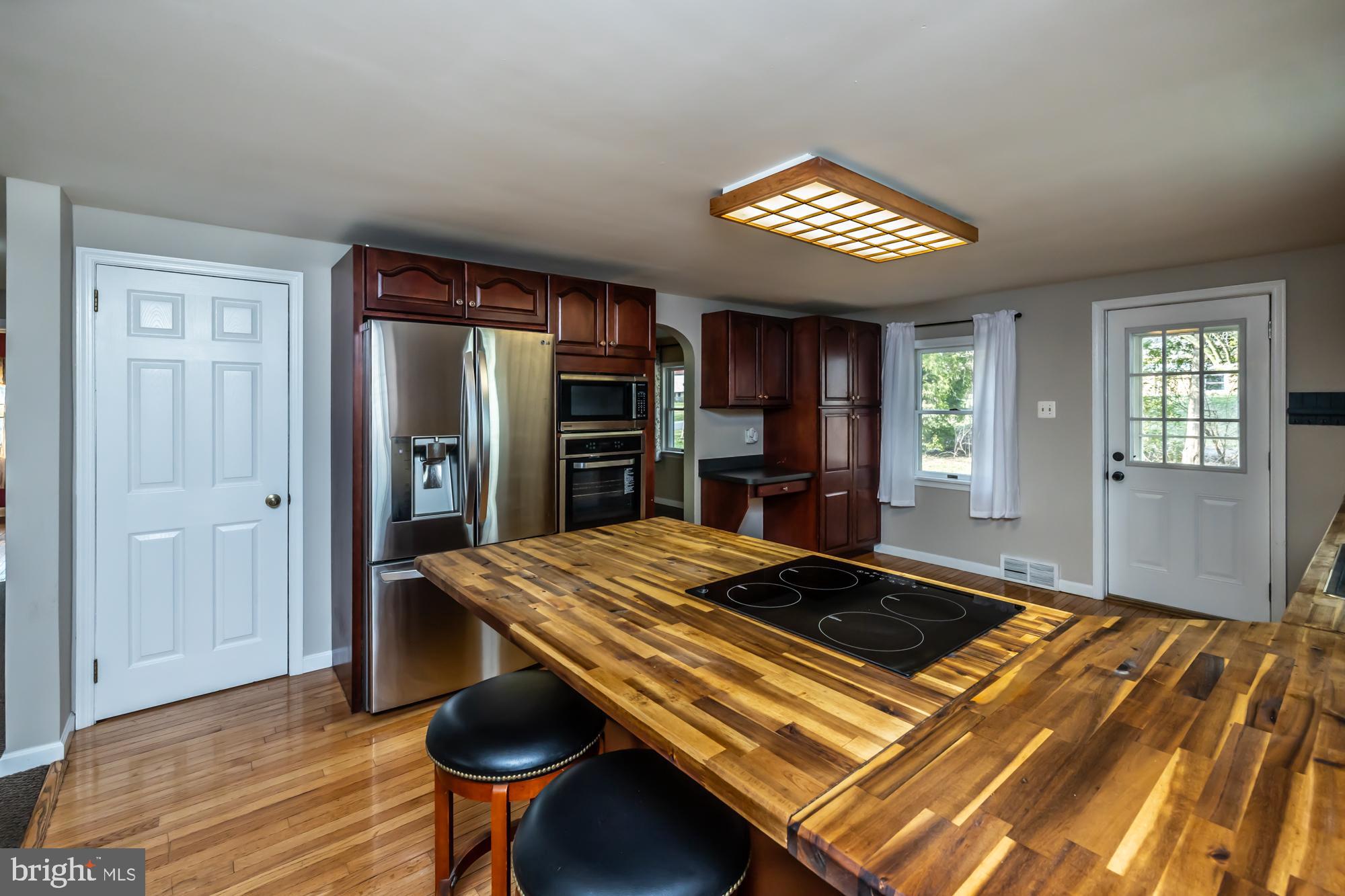 WOODS EDGE - Residential