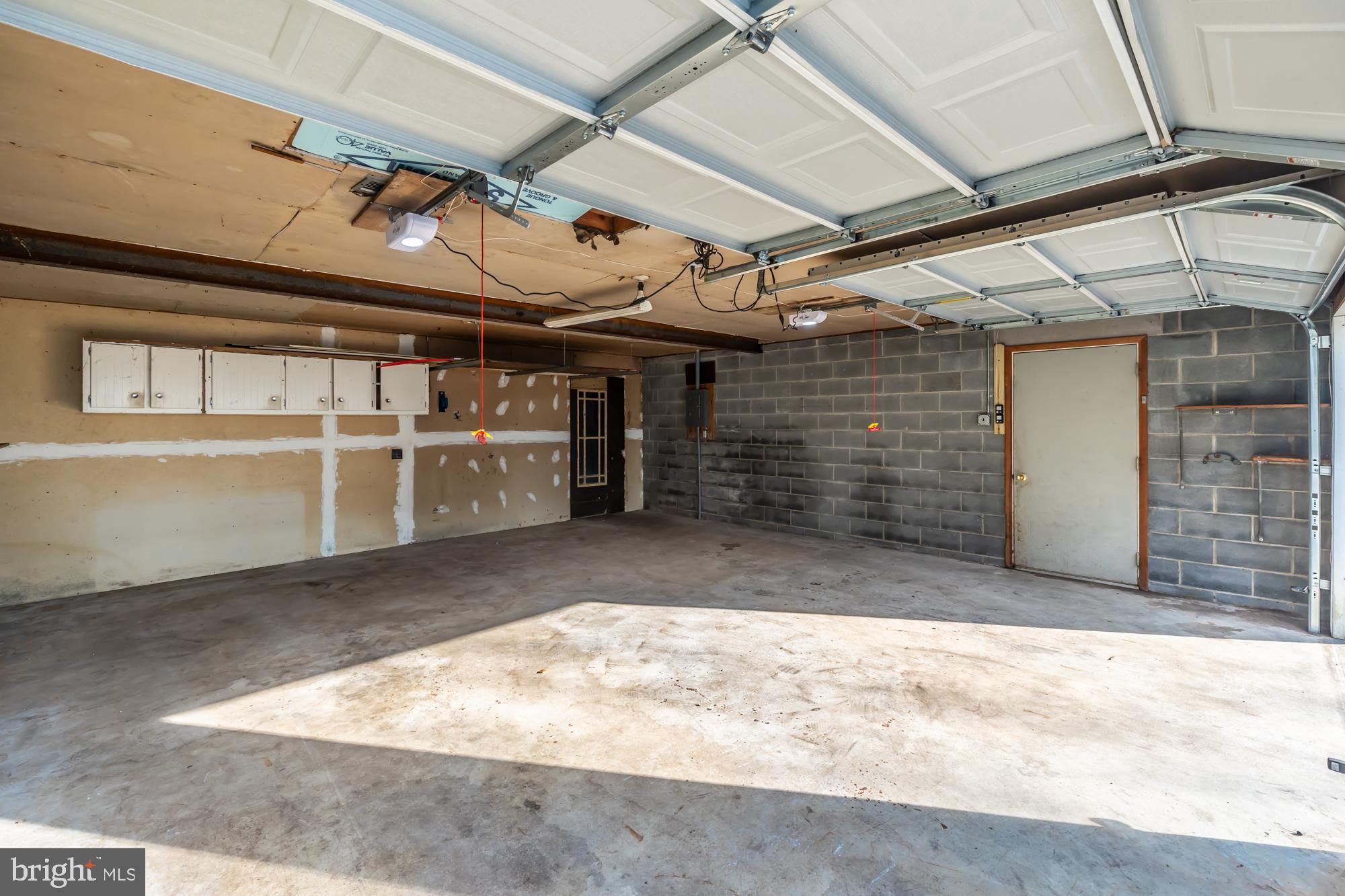 WOODS EDGE - Residential