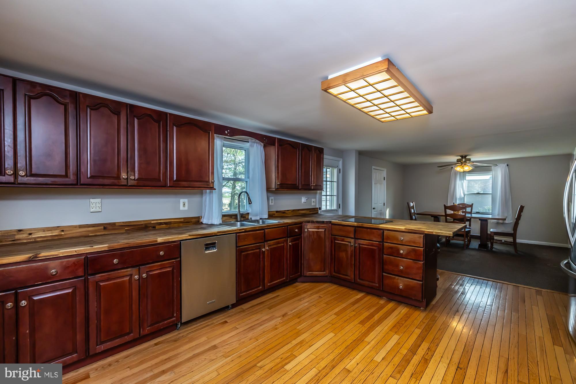 WOODS EDGE - Residential