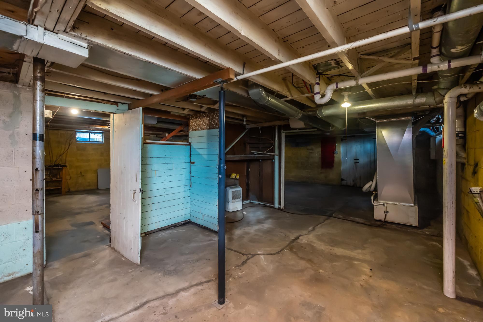 WOODS EDGE - Residential