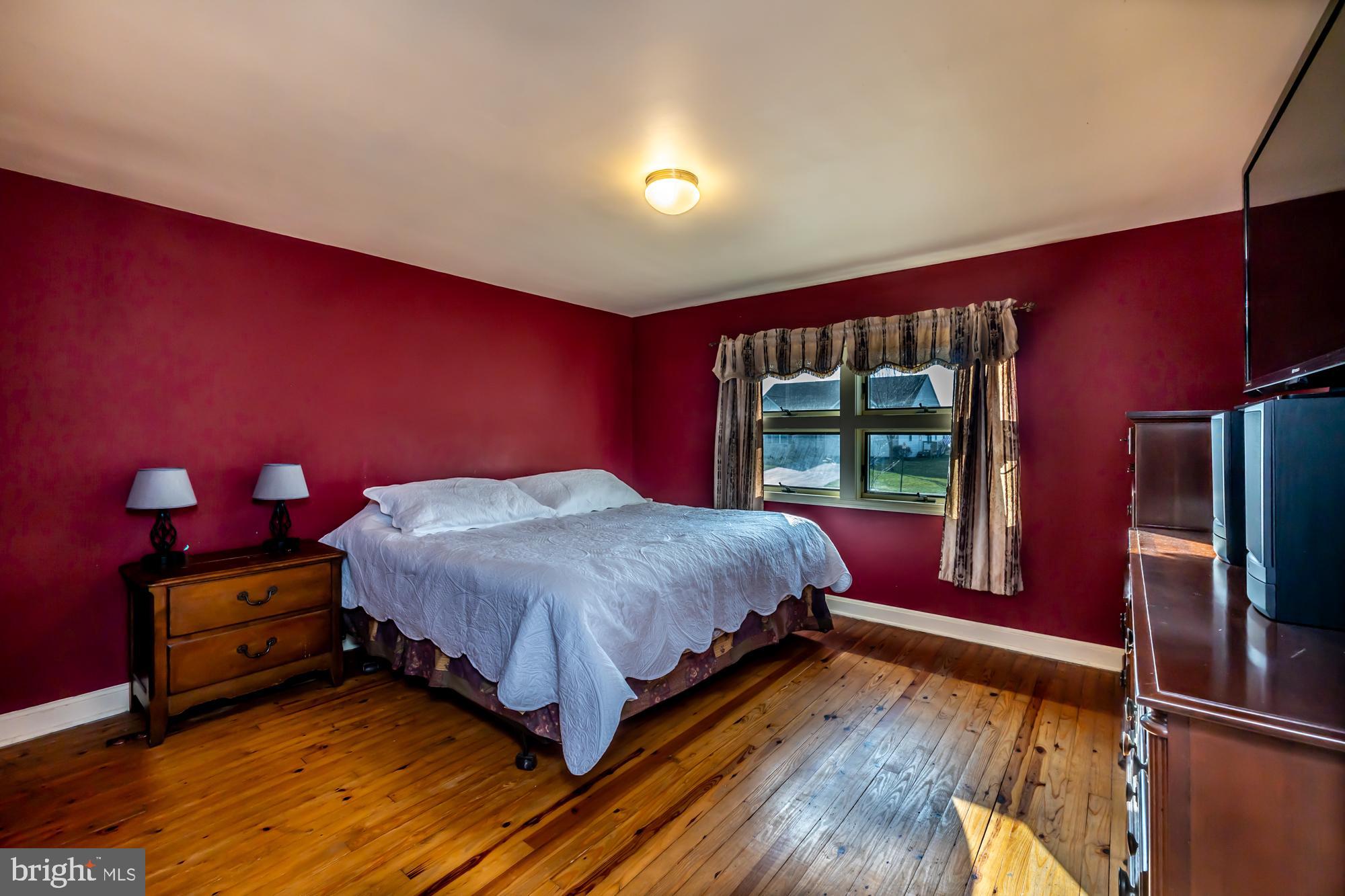 WOODS EDGE - Residential