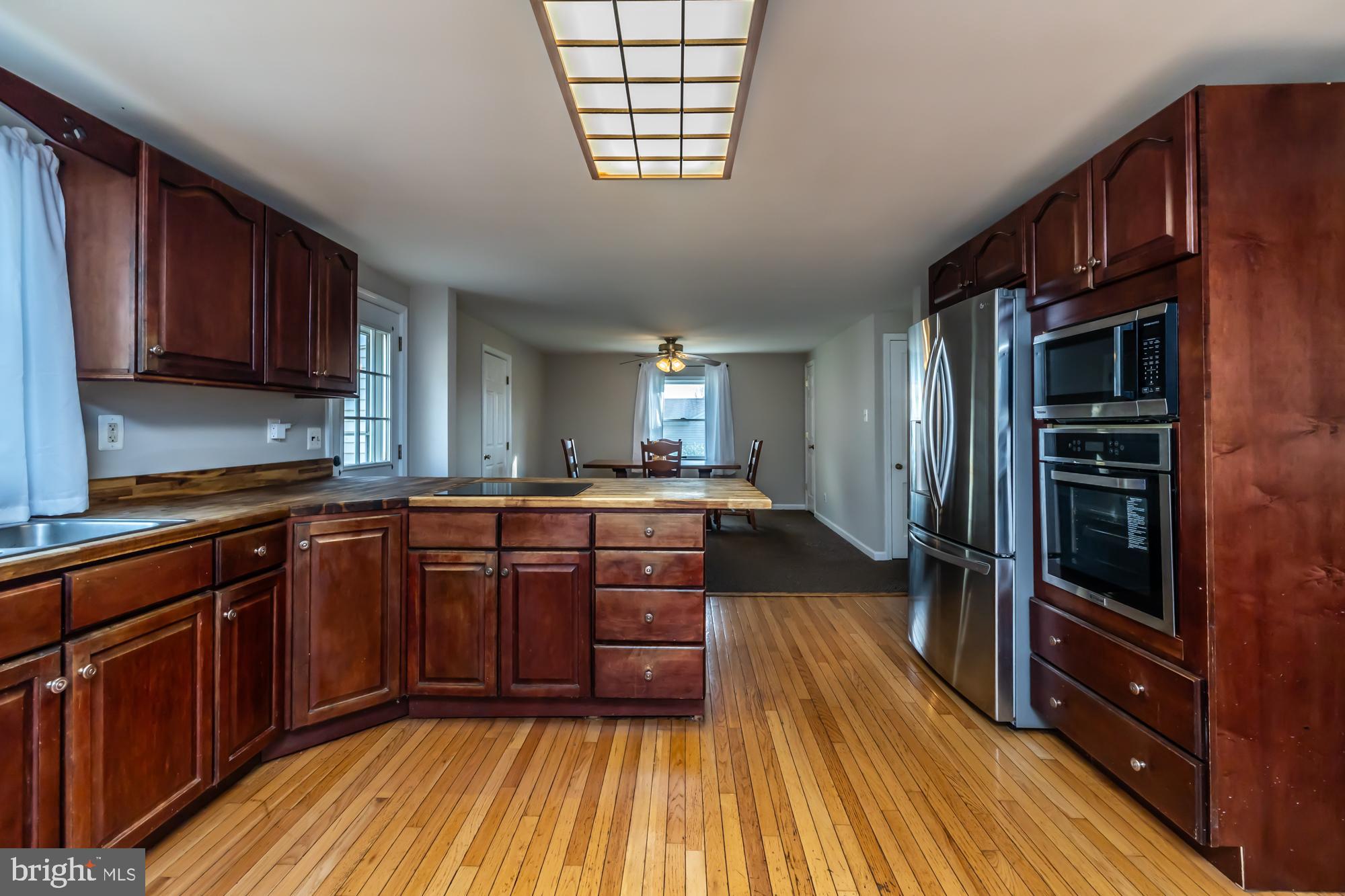 WOODS EDGE - Residential