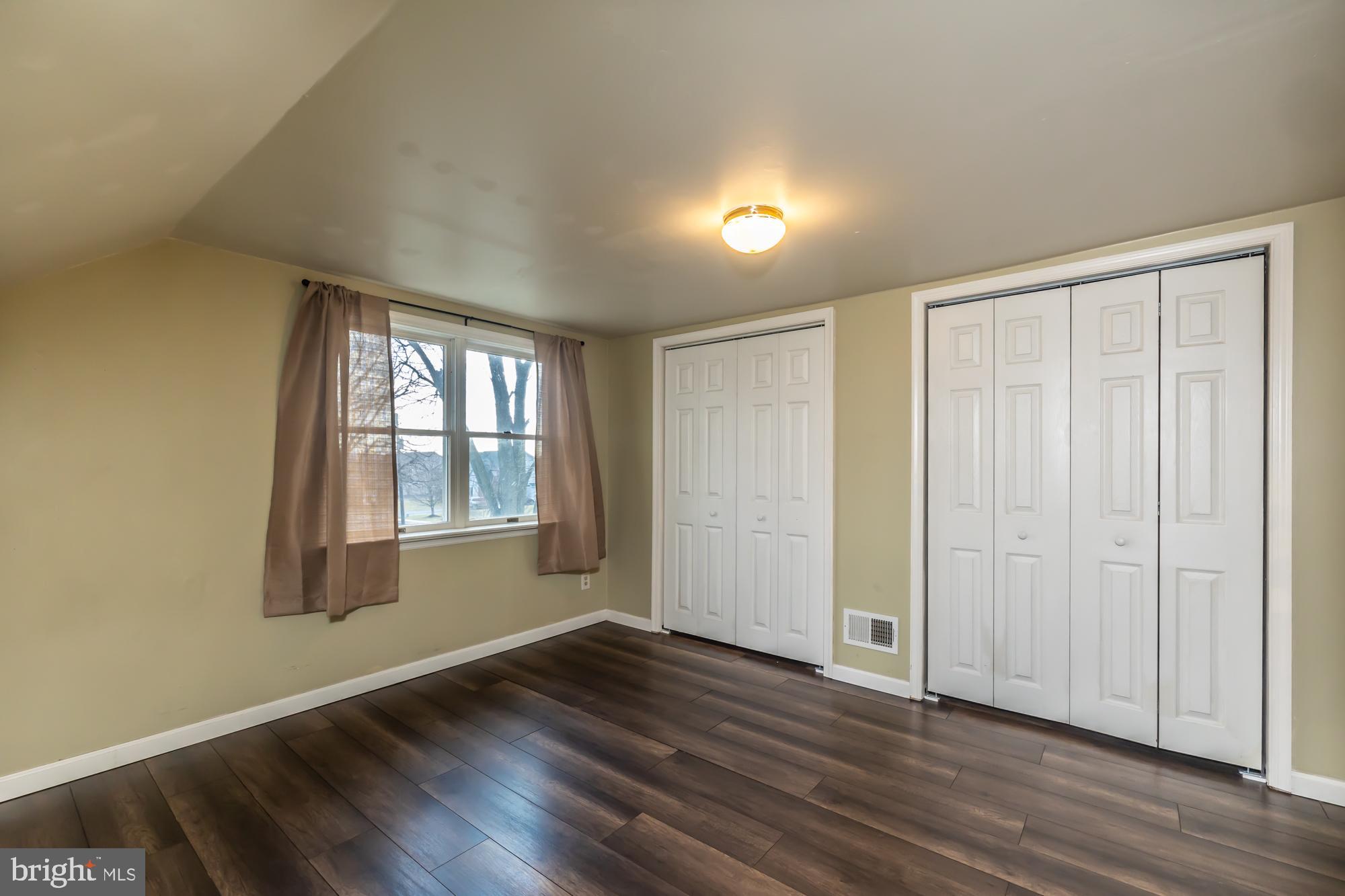 WOODS EDGE - Residential