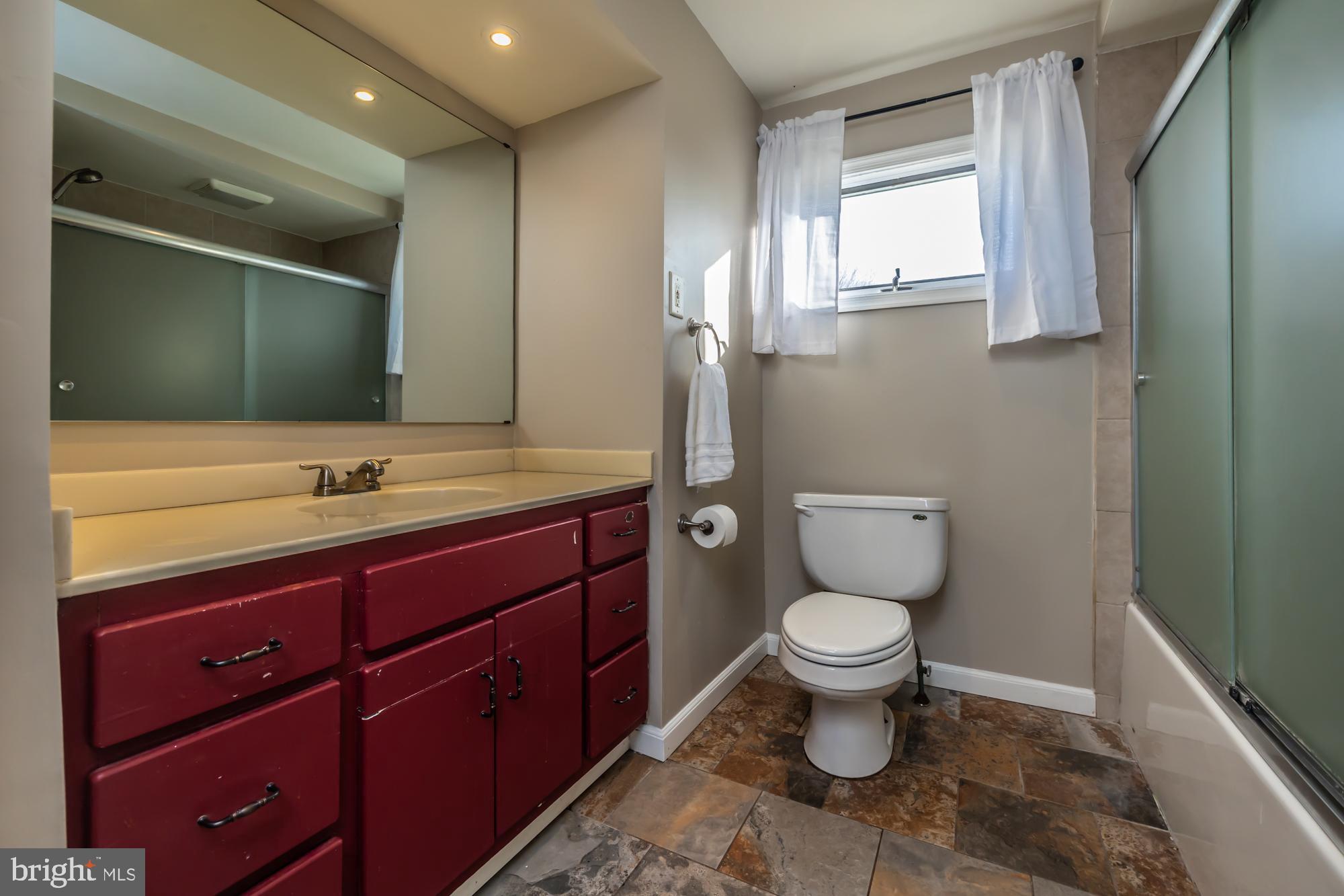 WOODS EDGE - Residential