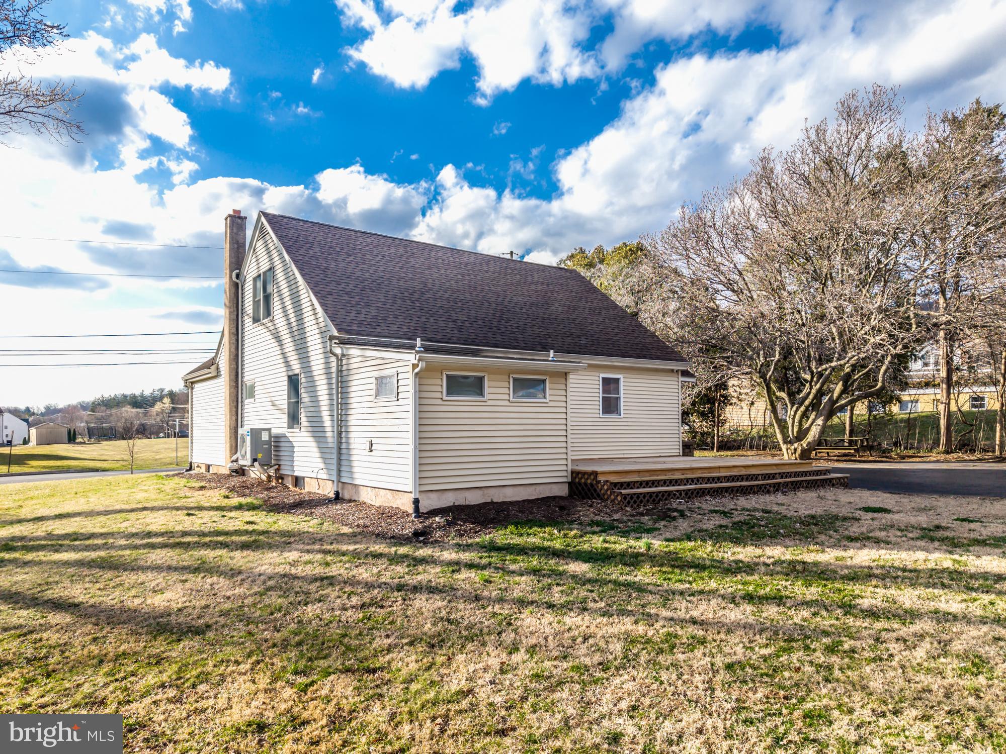 WOODS EDGE - Residential