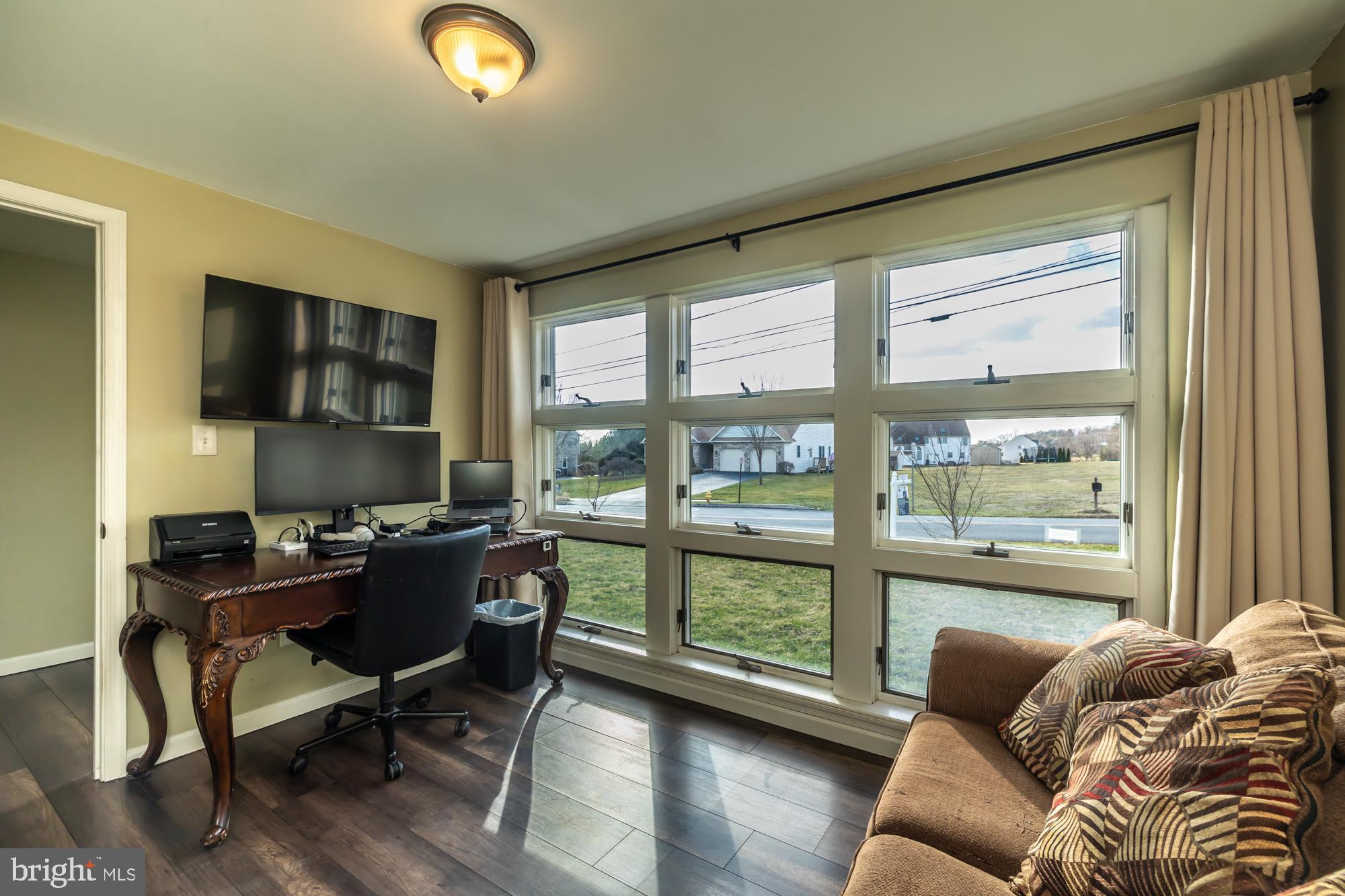 WOODS EDGE - Residential