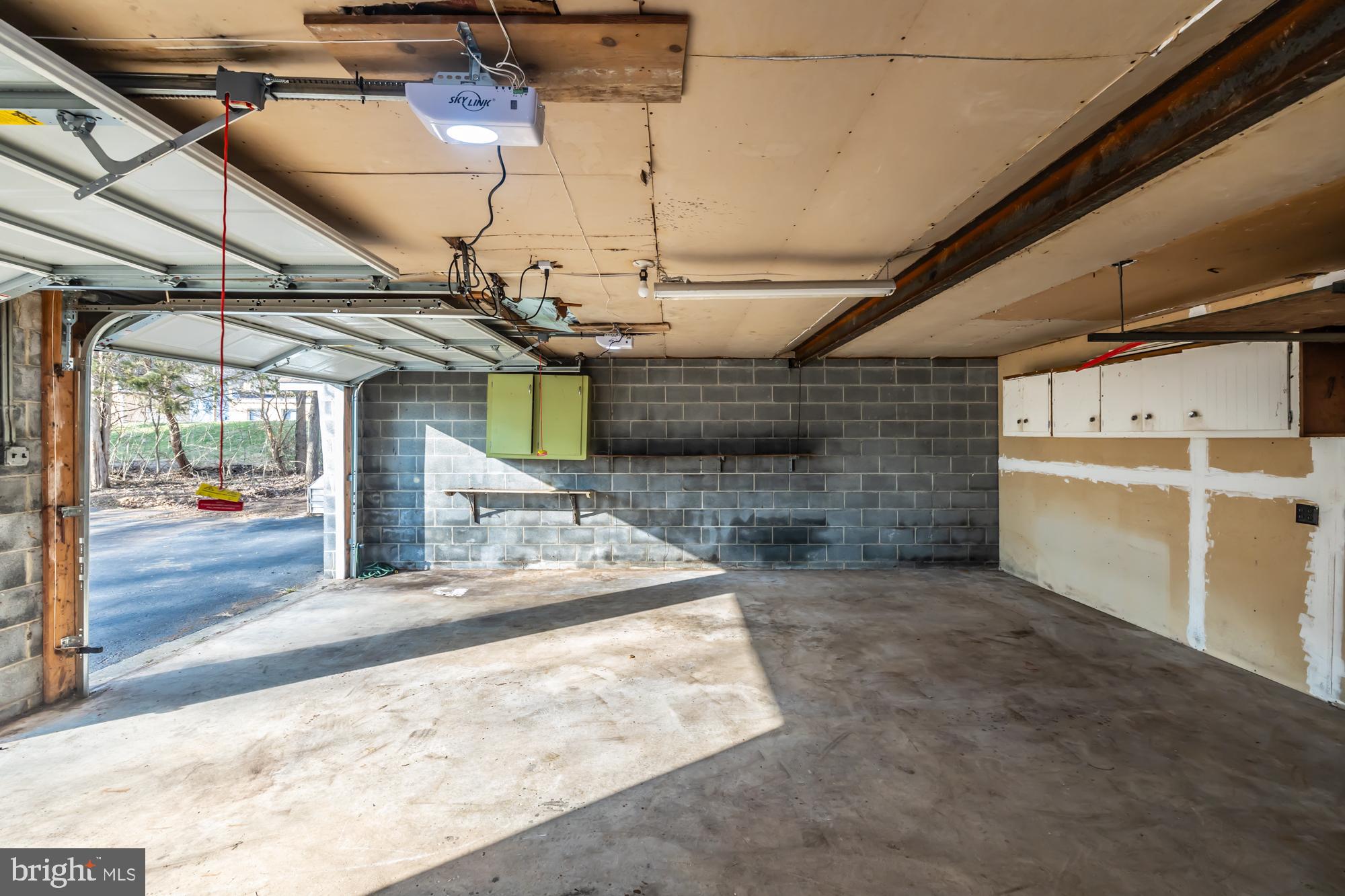 WOODS EDGE - Residential