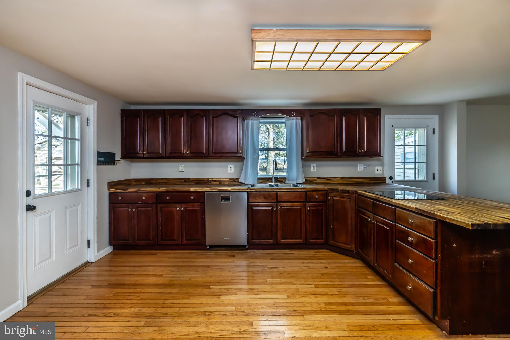 WOODS EDGE - Residential