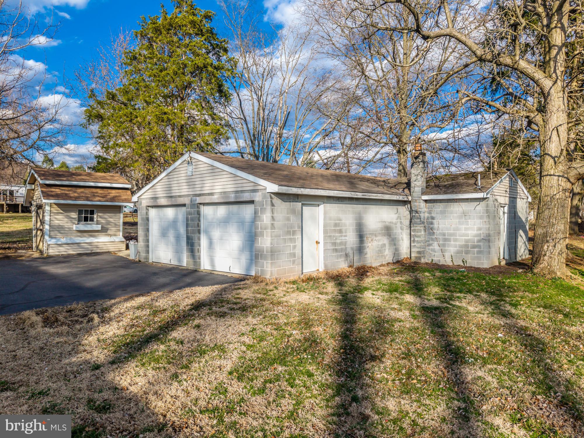 WOODS EDGE - Residential