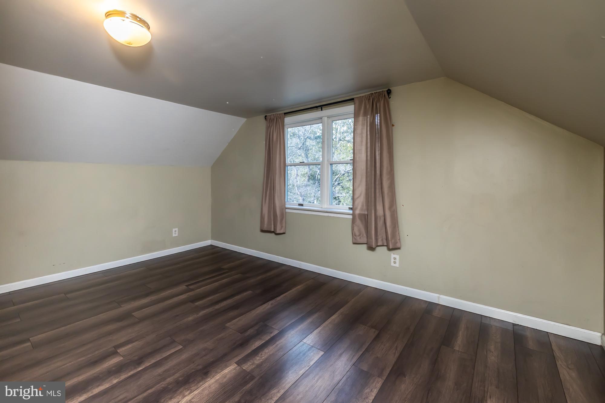 WOODS EDGE - Residential