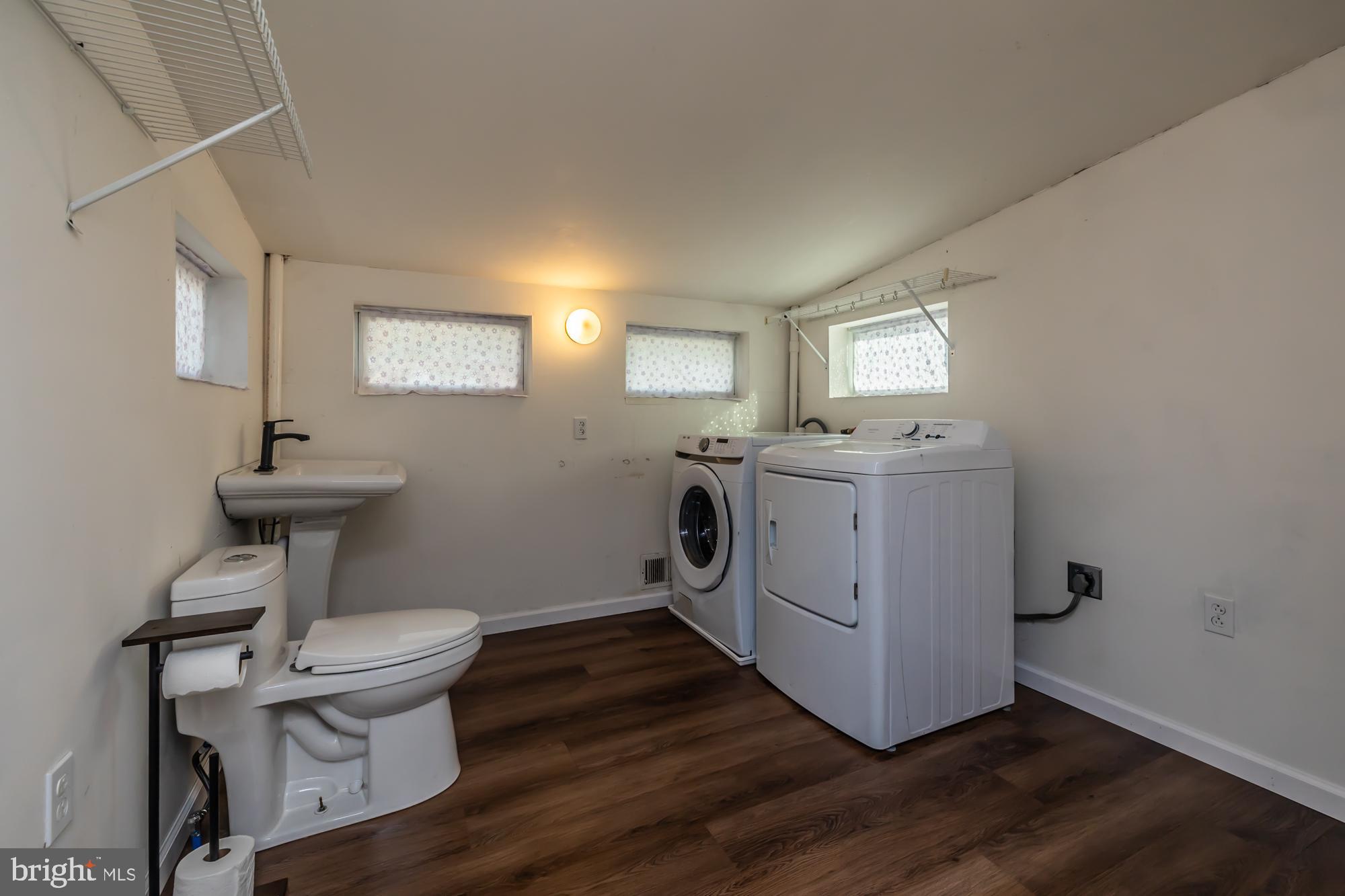 WOODS EDGE - Residential