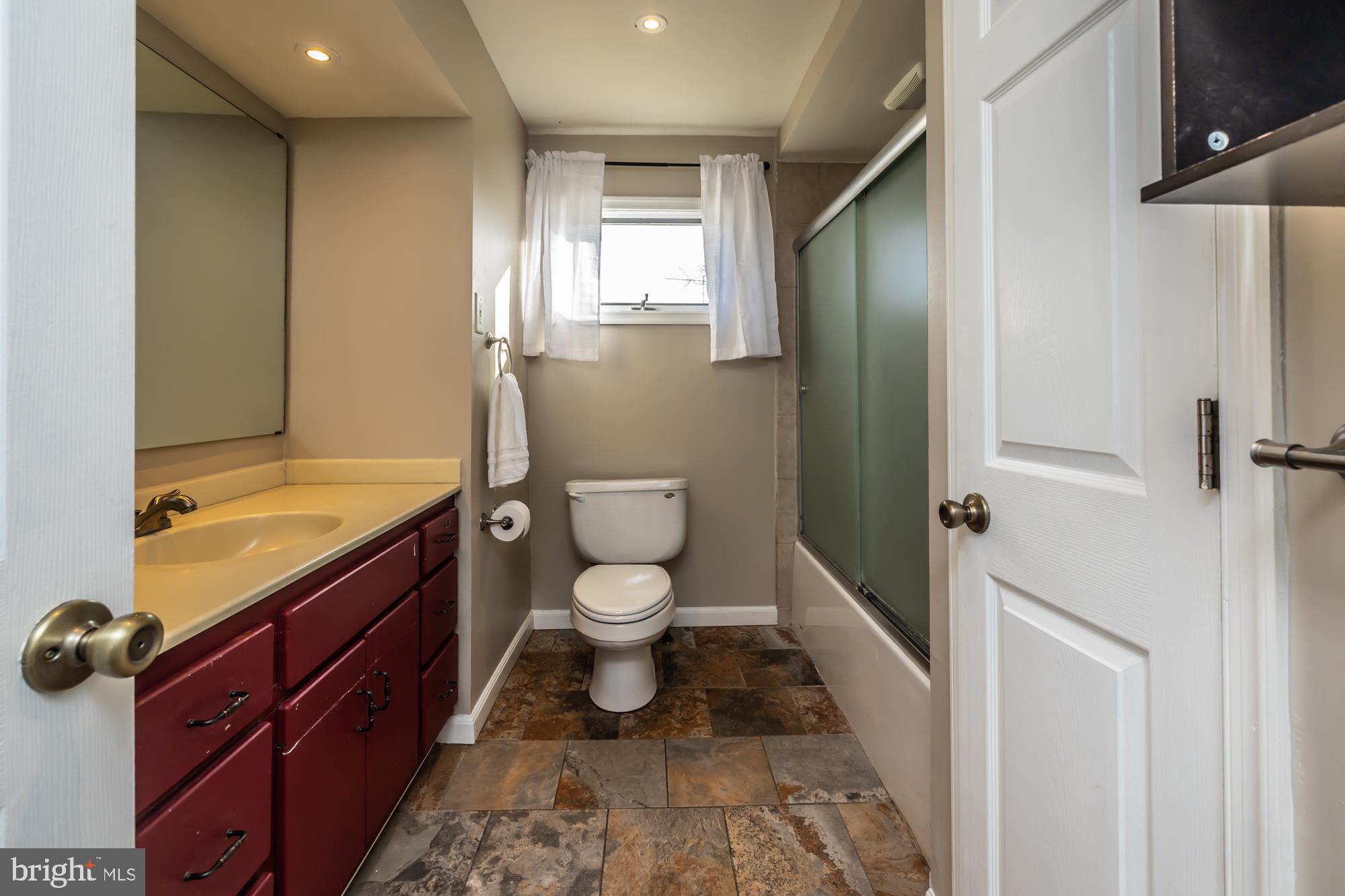 WOODS EDGE - Residential