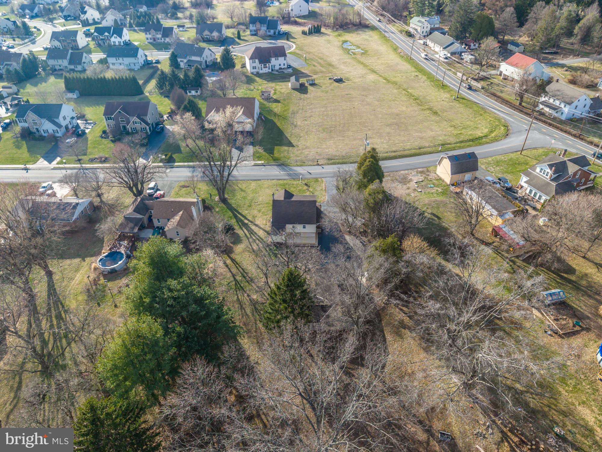 WOODS EDGE - Residential