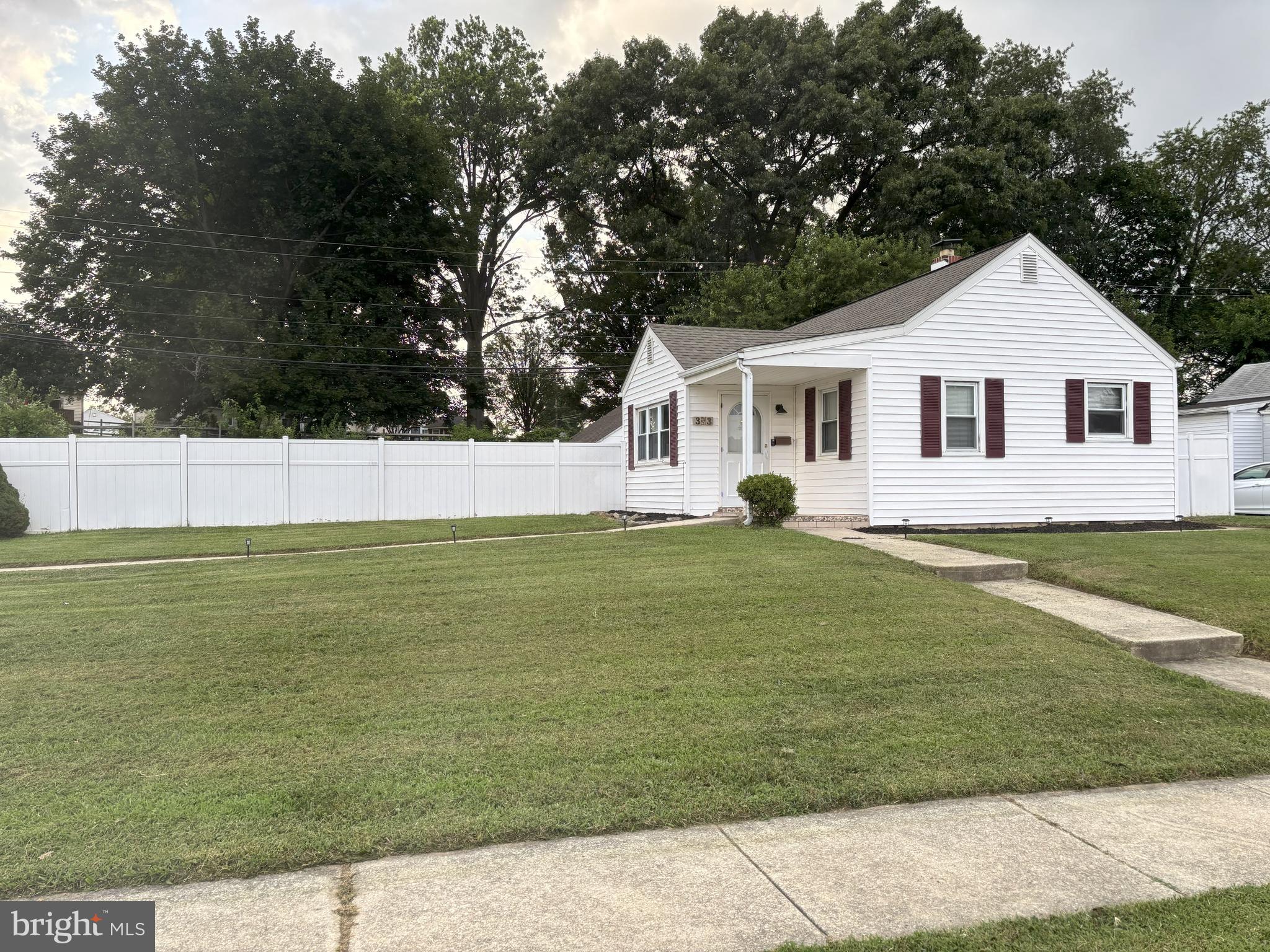 33 UNIVERSITY AVENUE
