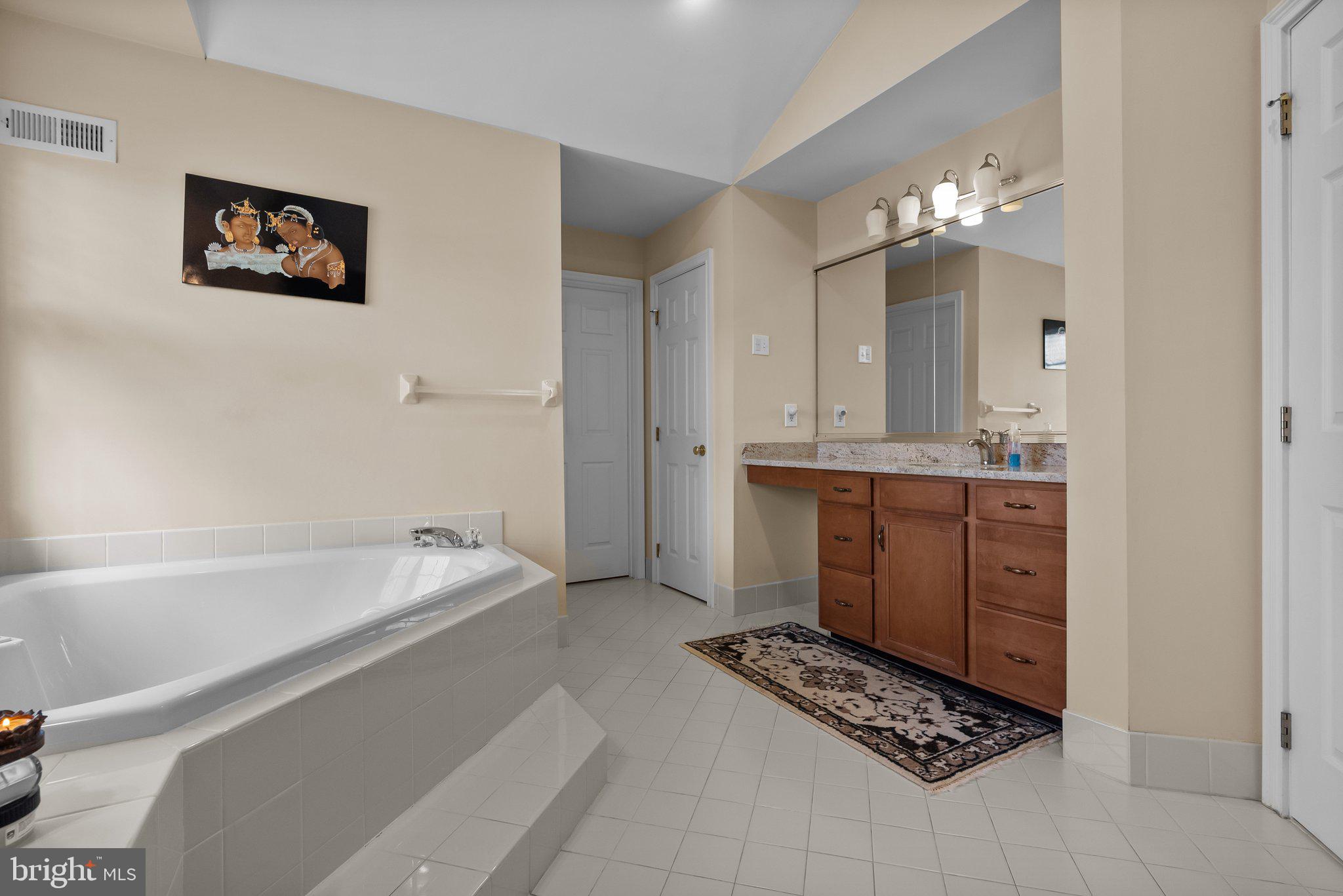 NORTHAMPTON HUNT - Residential