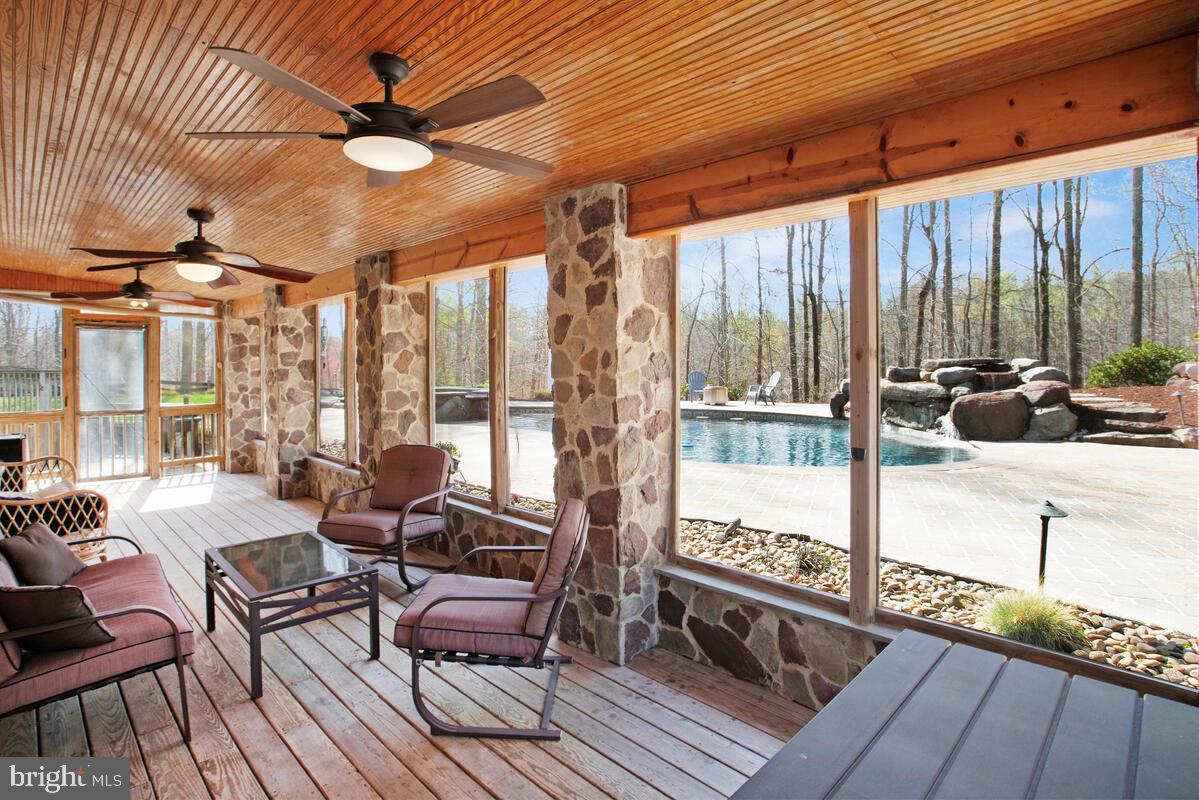 SOUTH RIVER COLONY - Residential