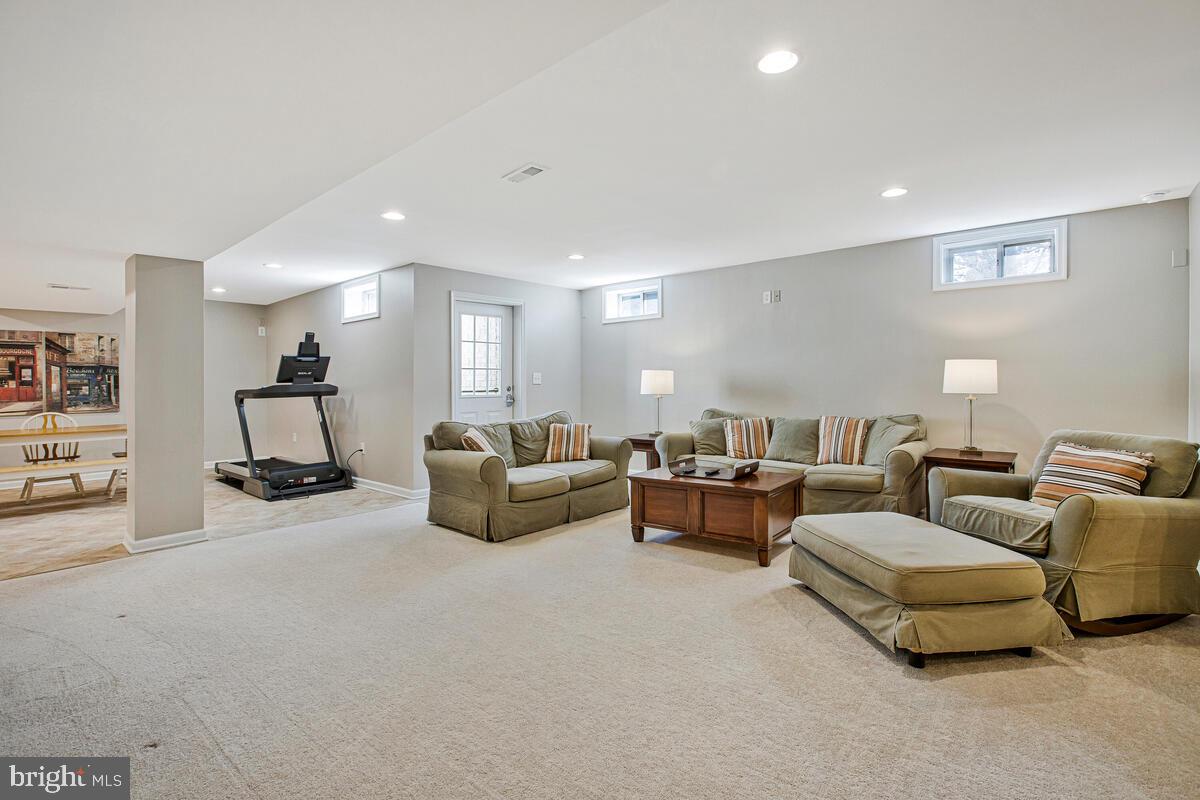 SOUTH RIVER COLONY - Residential