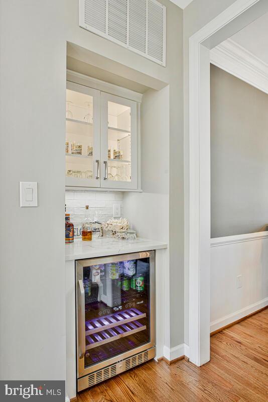 SOUTH RIVER COLONY - Residential