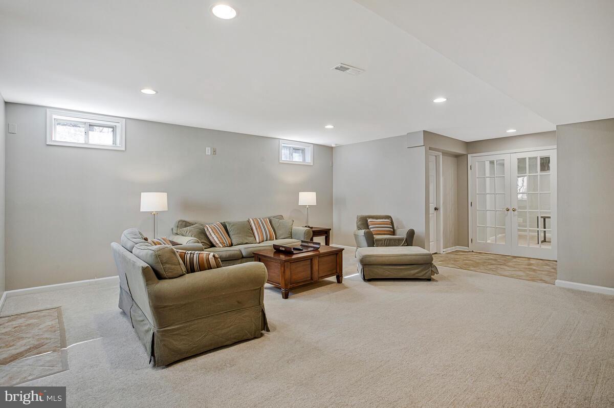 SOUTH RIVER COLONY - Residential