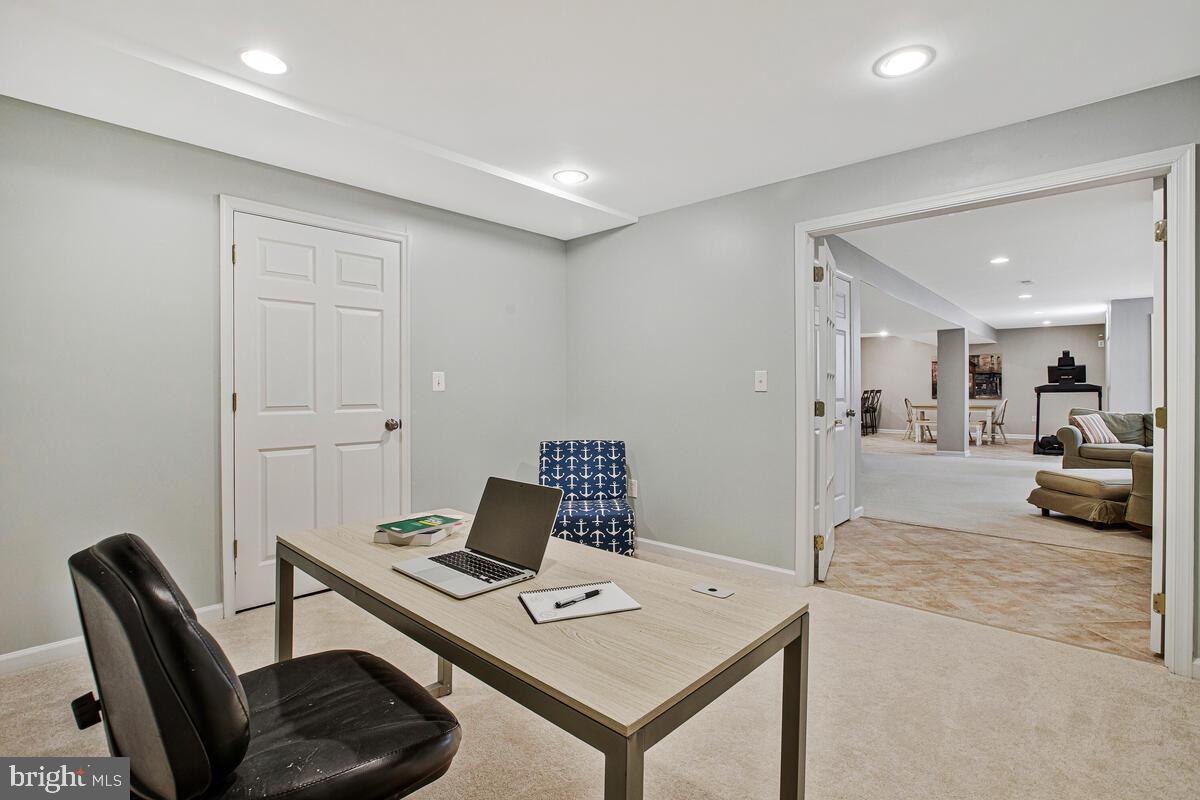 SOUTH RIVER COLONY - Residential