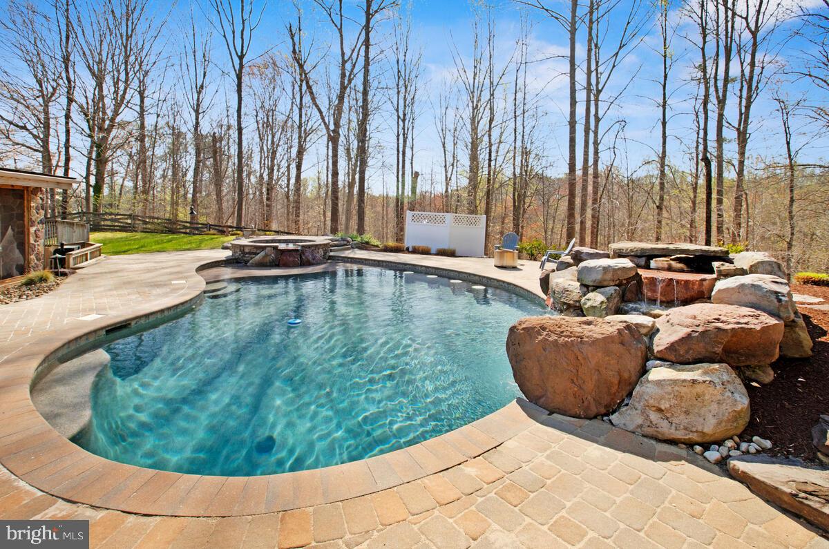 SOUTH RIVER COLONY - Residential