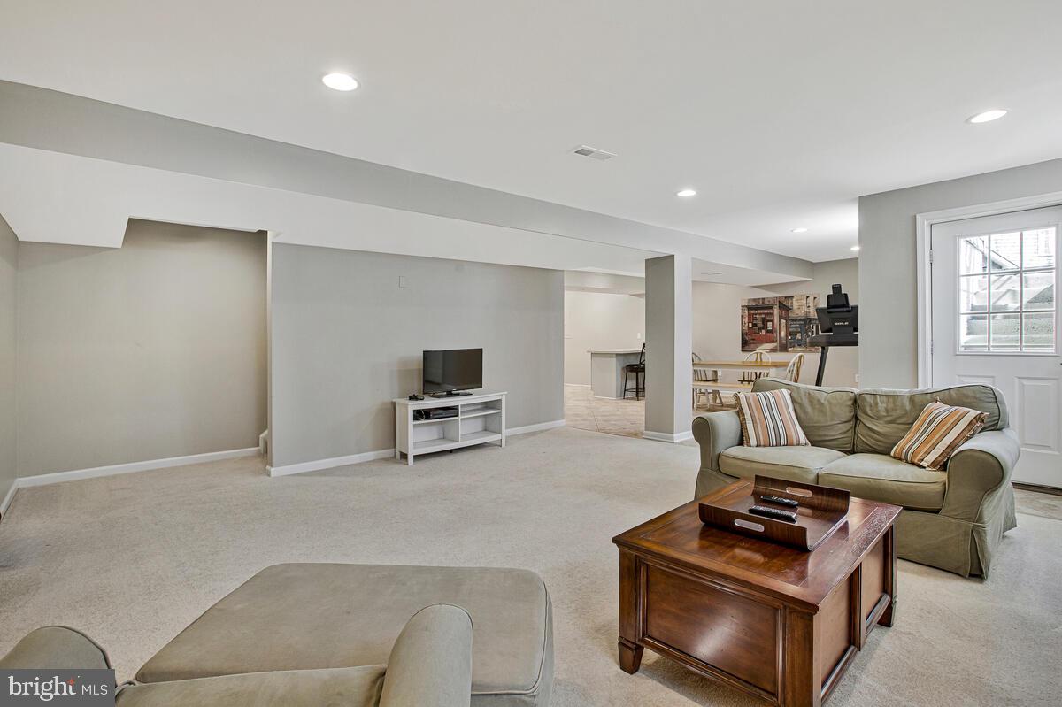 SOUTH RIVER COLONY - Residential