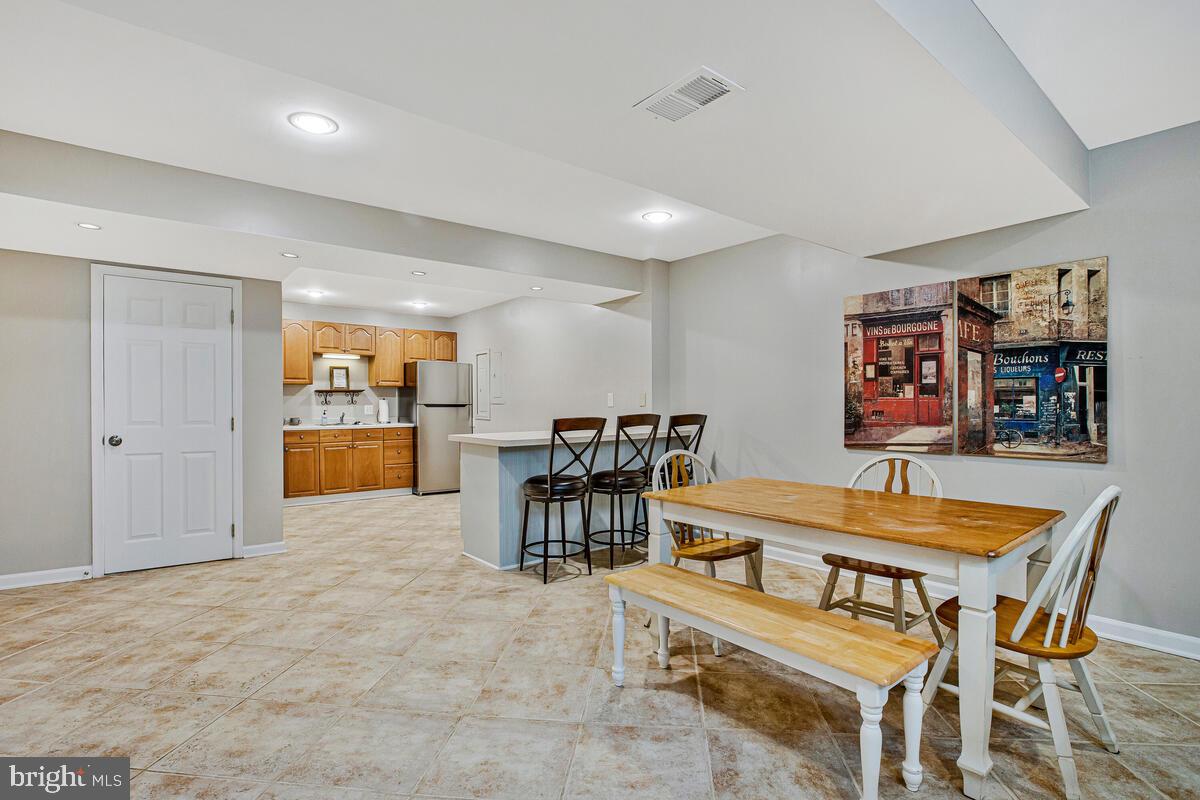 SOUTH RIVER COLONY - Residential