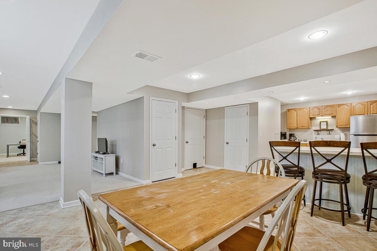 SOUTH RIVER COLONY - Residential